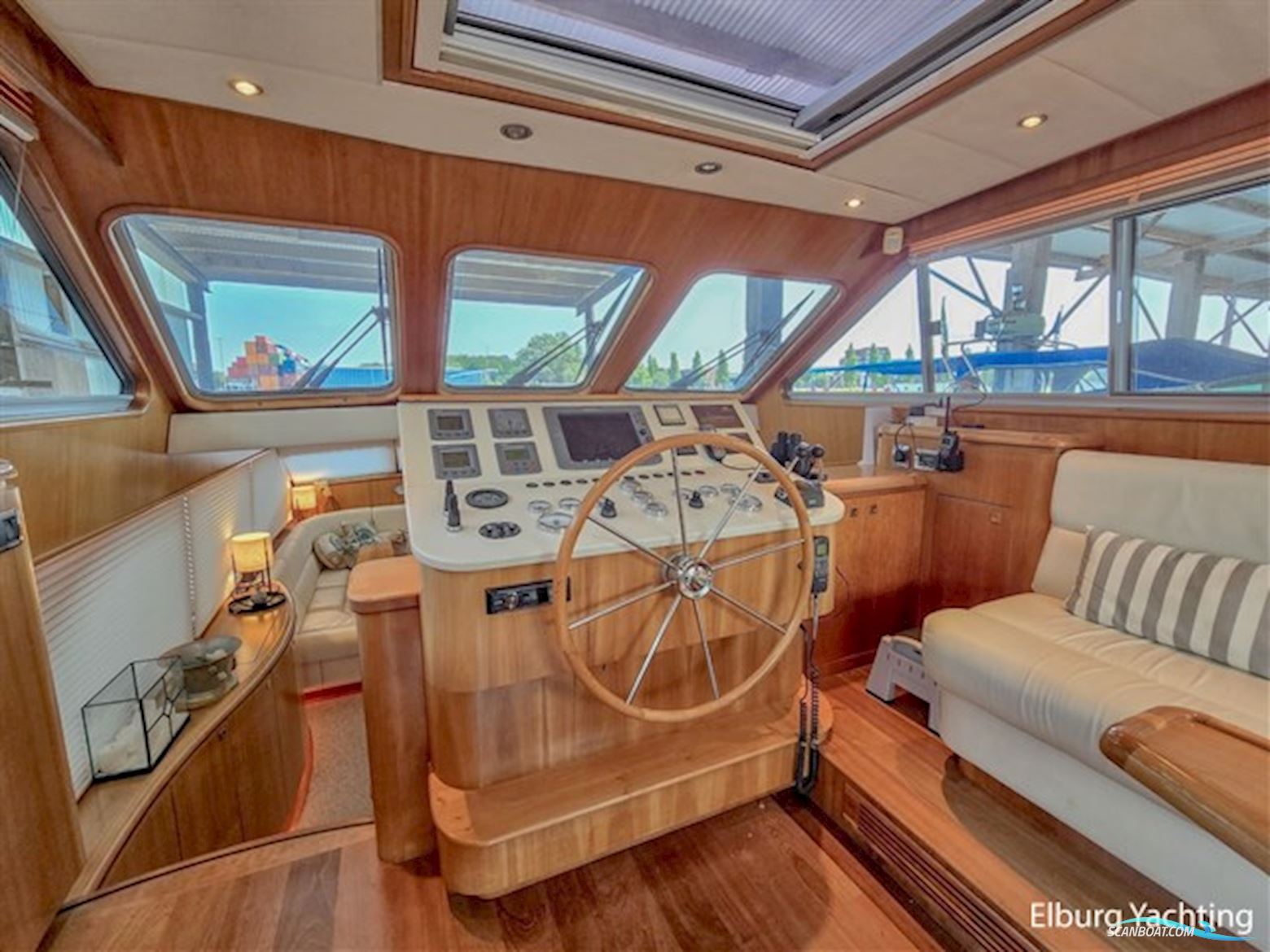 Pacific Allure 180 - Wheelhouse
