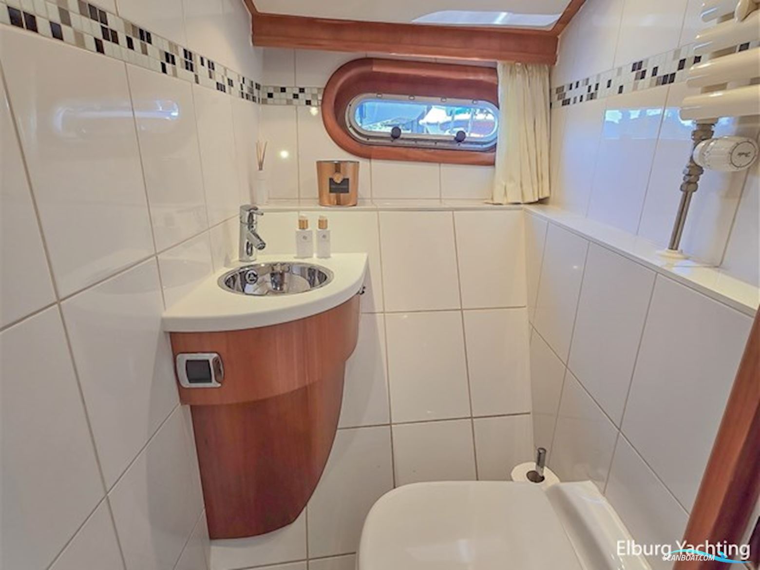 Pacific Allure 180 - Wheelhouse