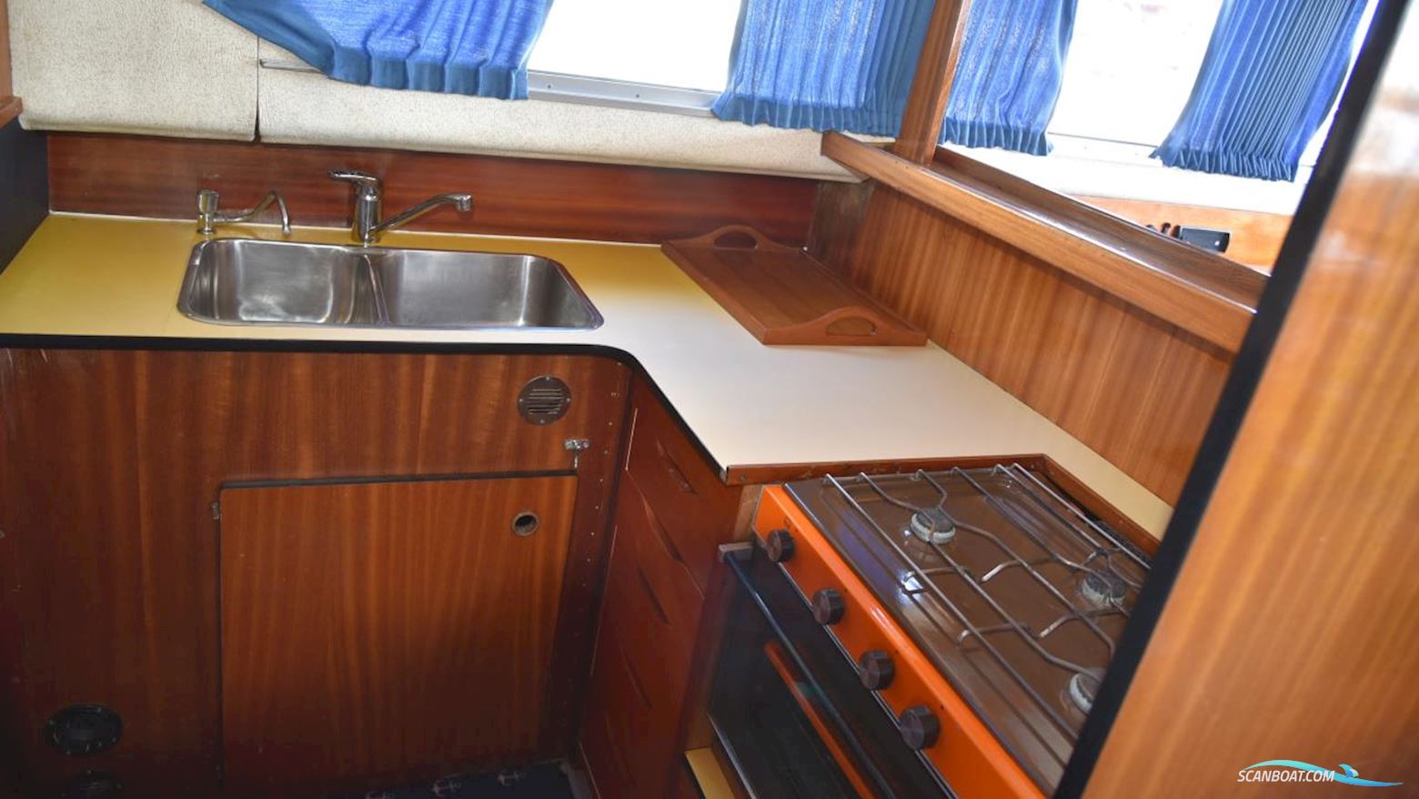 Parad 31 Flying Bridge