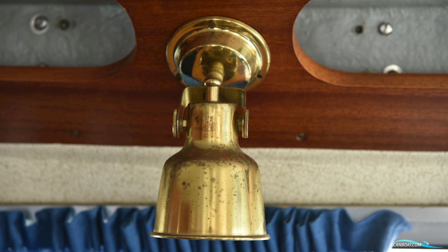 Parad 31 Flying Bridge