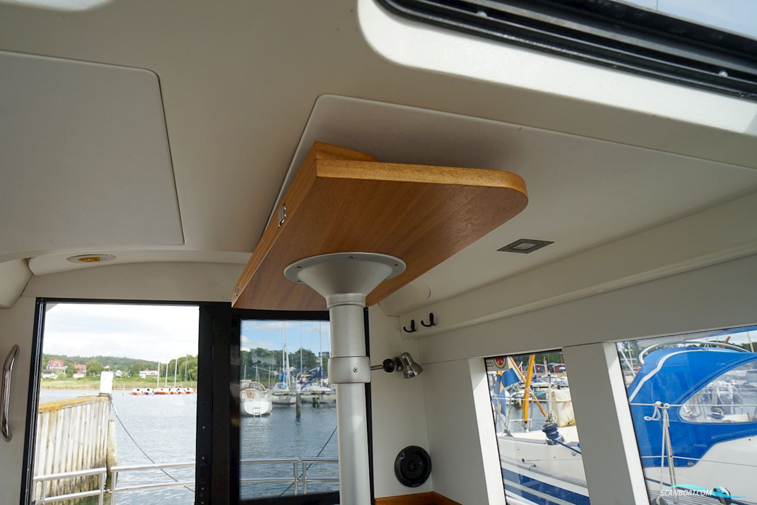 Paragon 25 Cabin