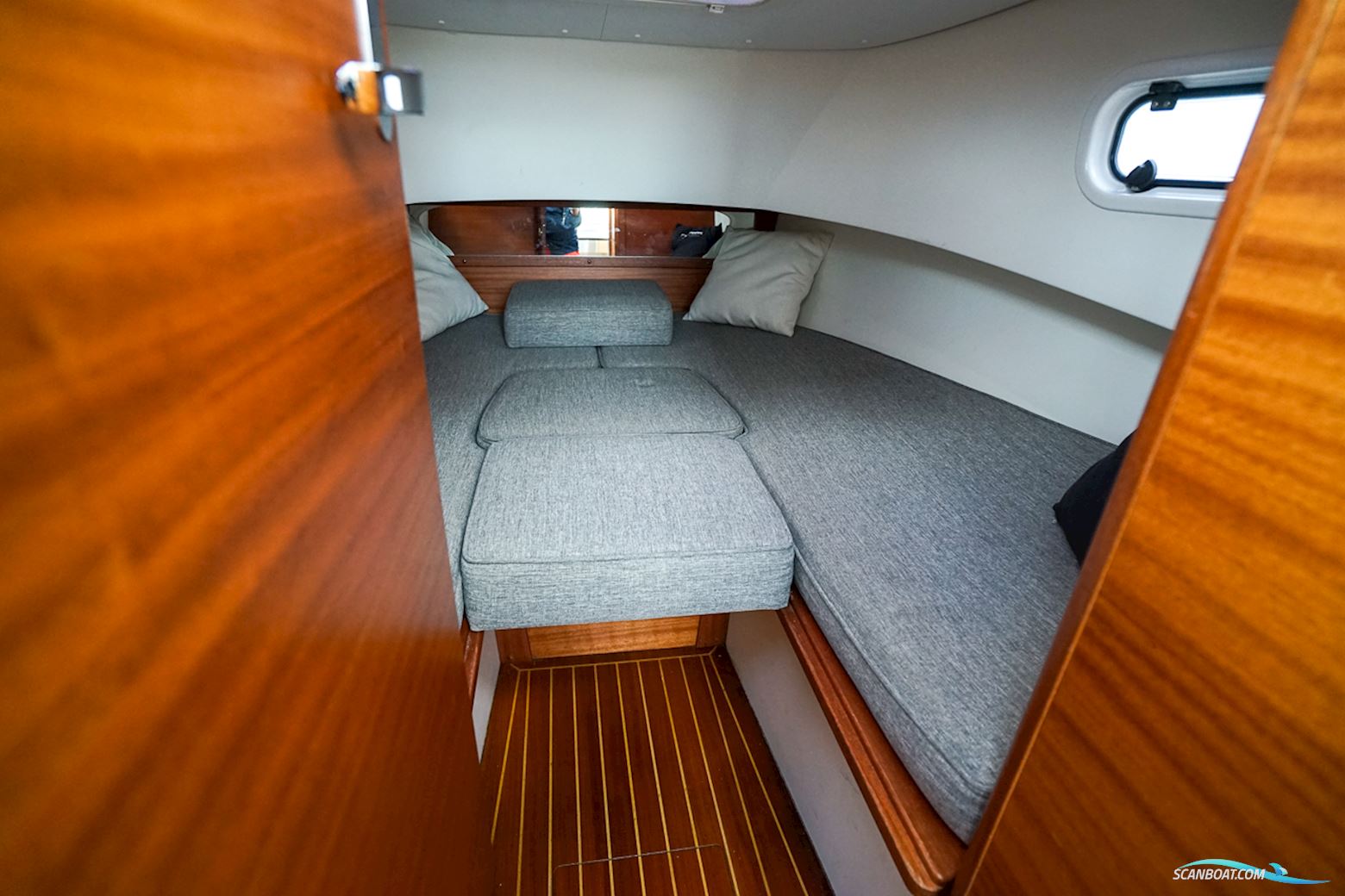 Paragon 25 Cabin