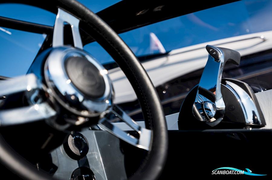 Parker 690 Day Cruiser