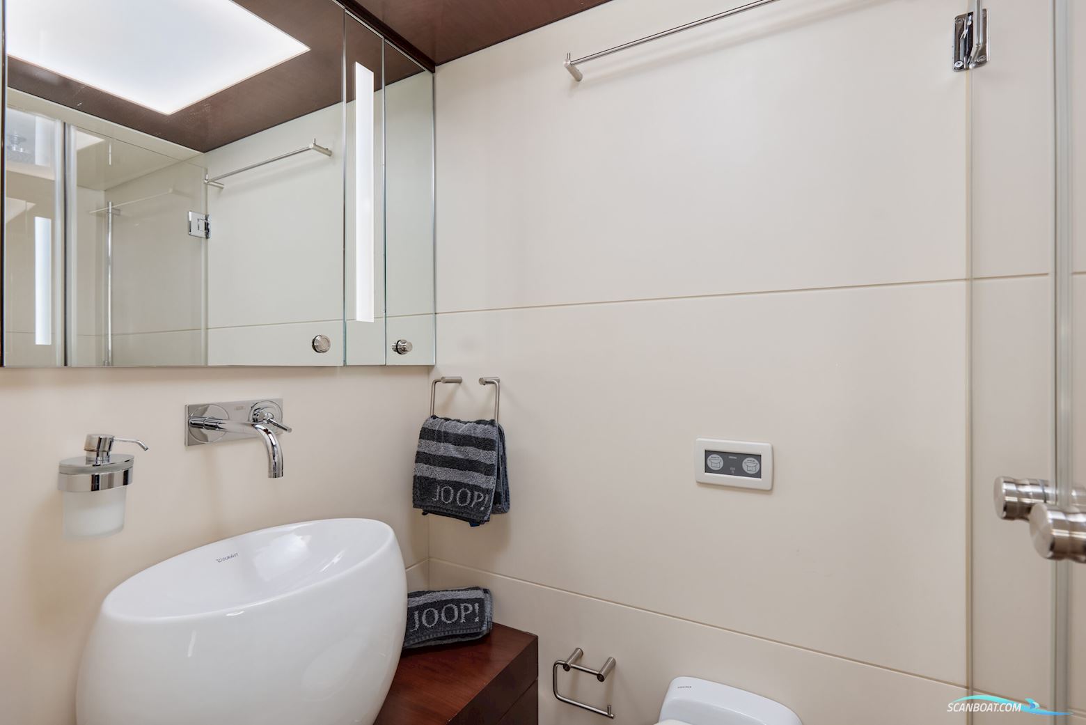 Peer Gynt Big Rubber Duck