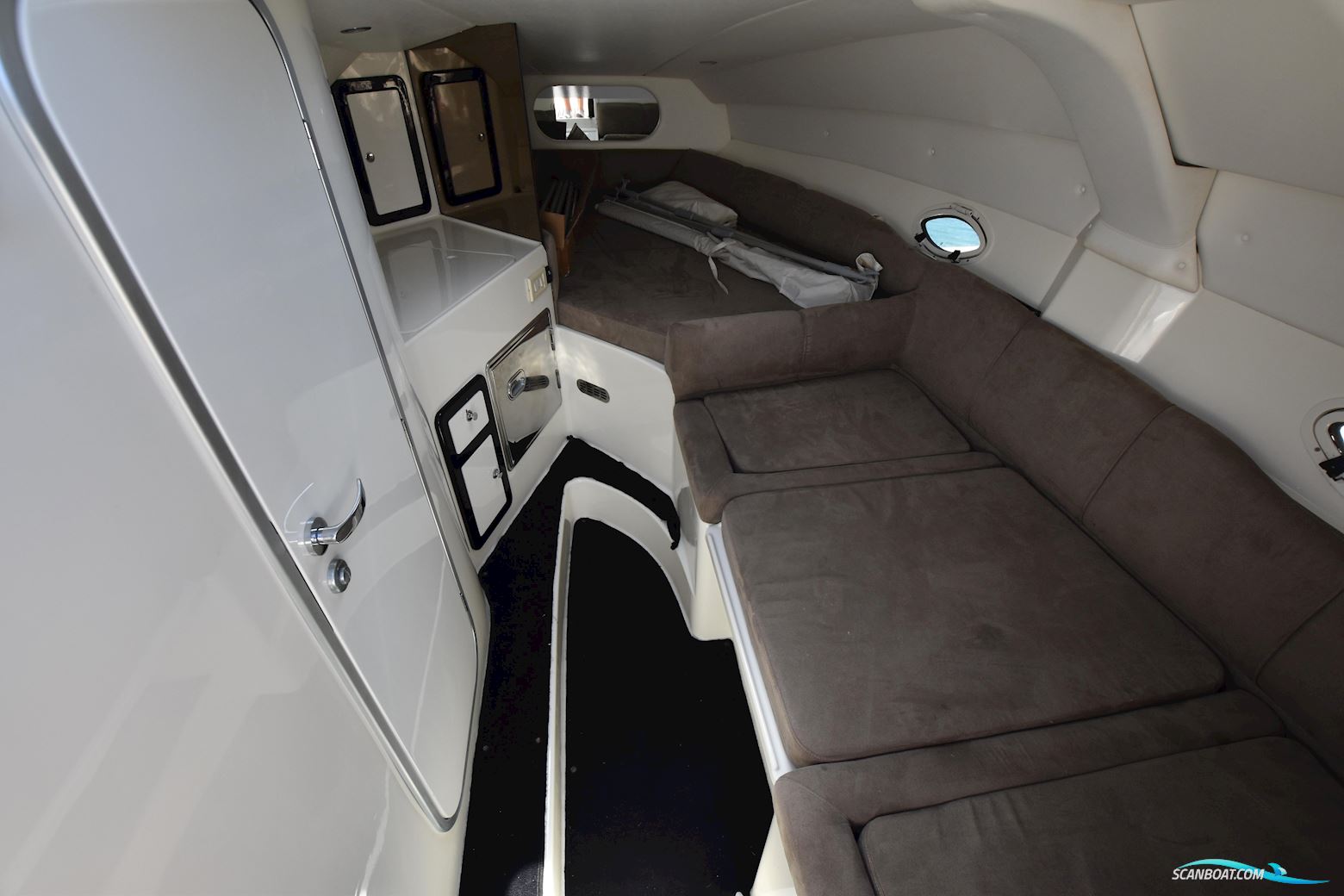 Performance Cruising 907