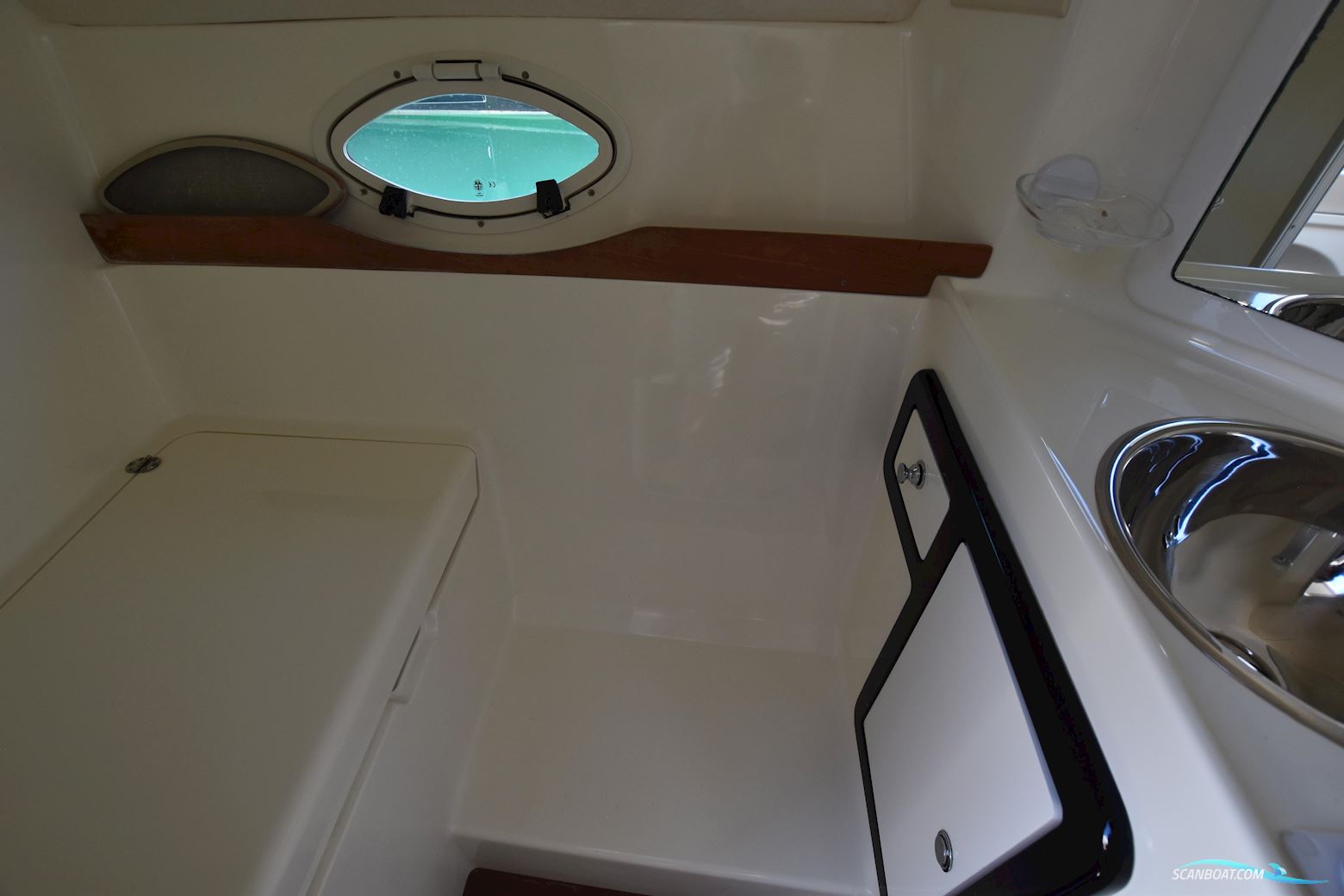 Performance Cruising 907