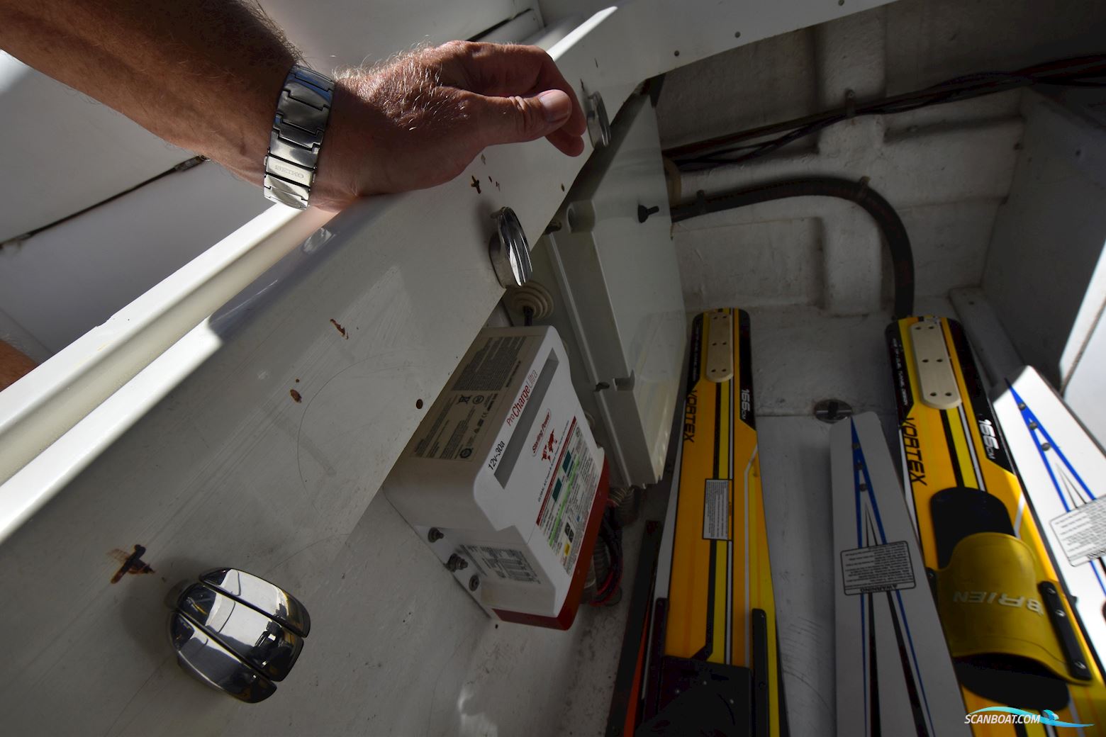 Performance Cruising 907