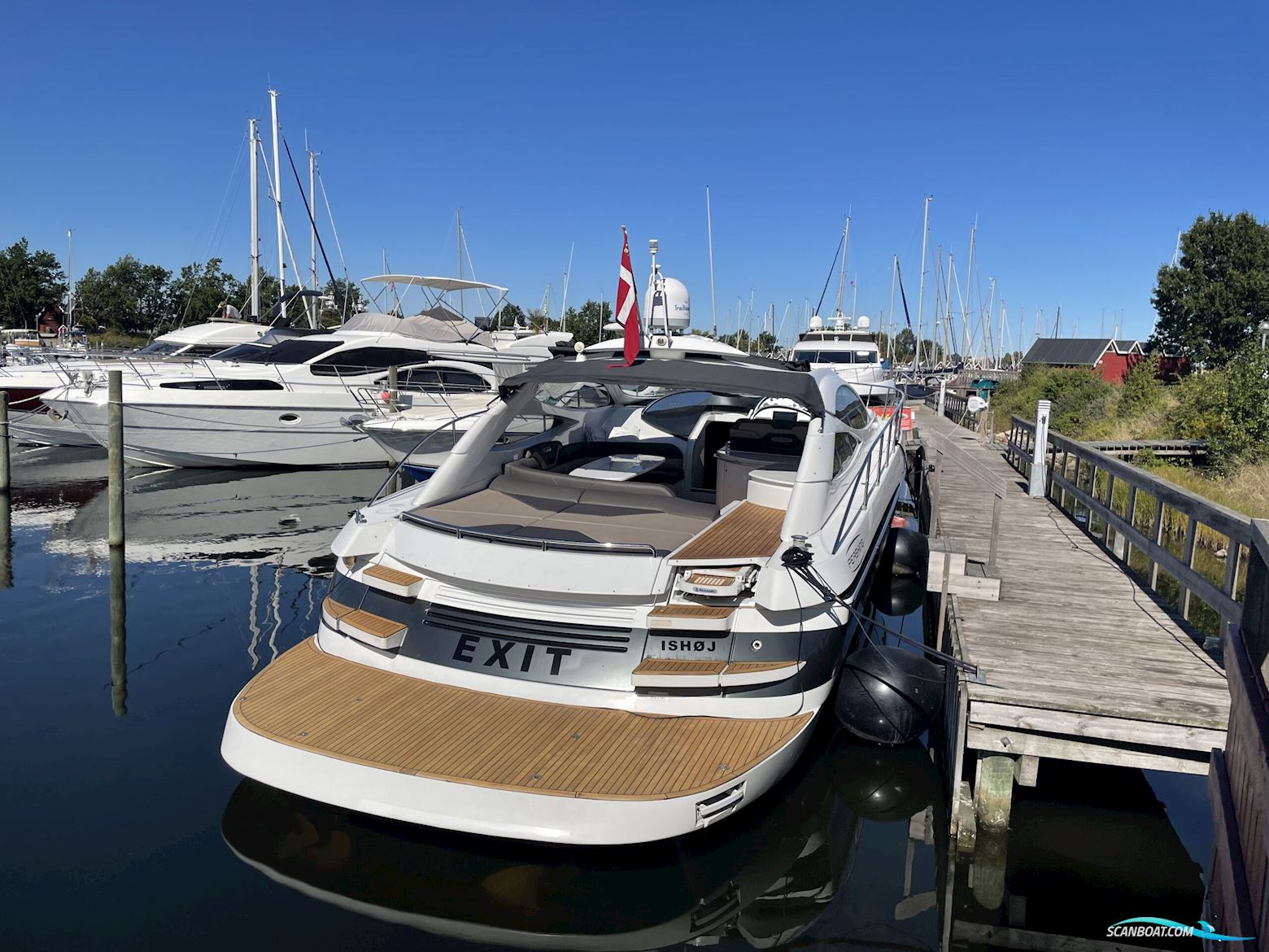 Pershing 52