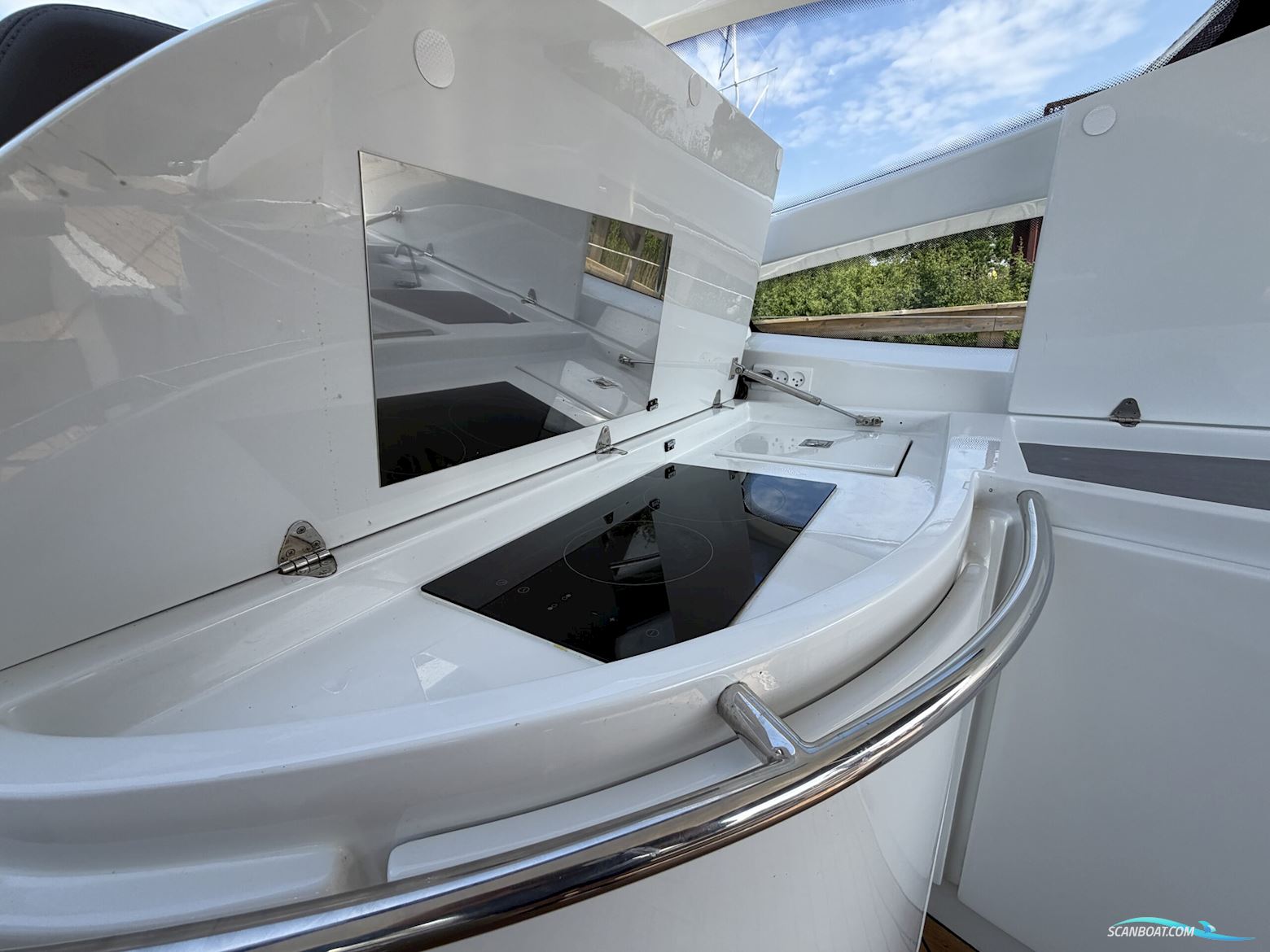 Pershing 52