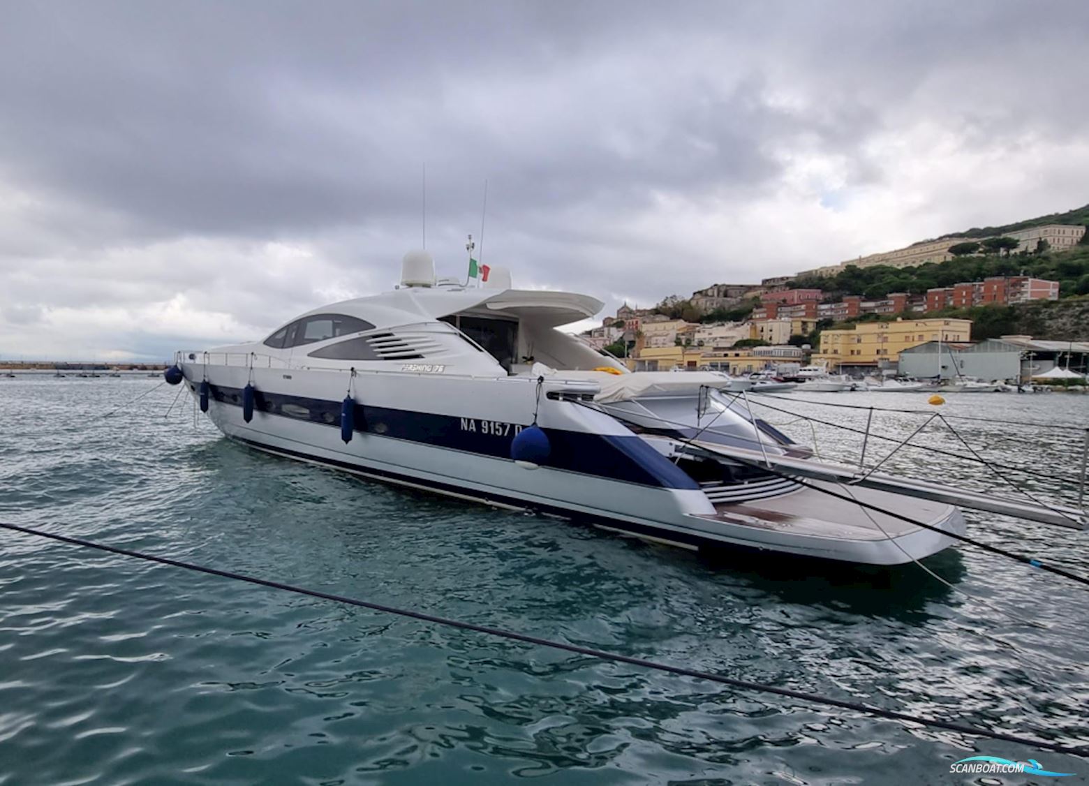 Pershing 76