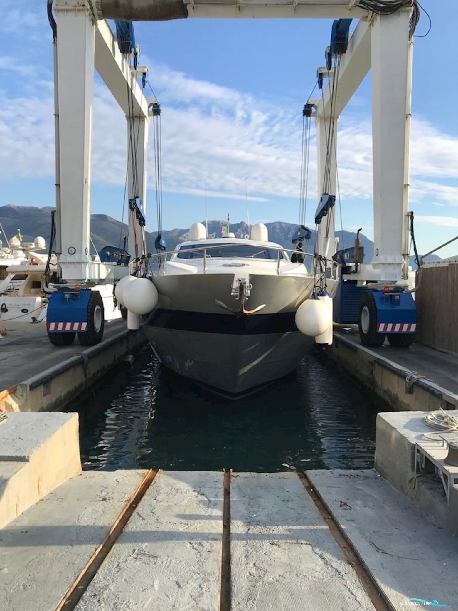 Pershing 76