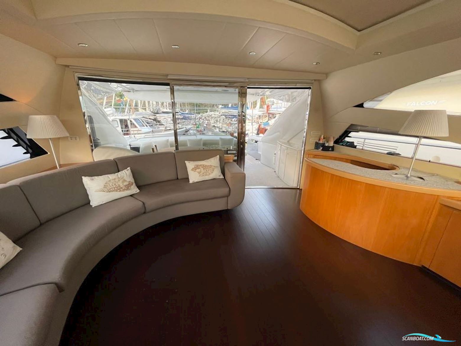Pershing 76