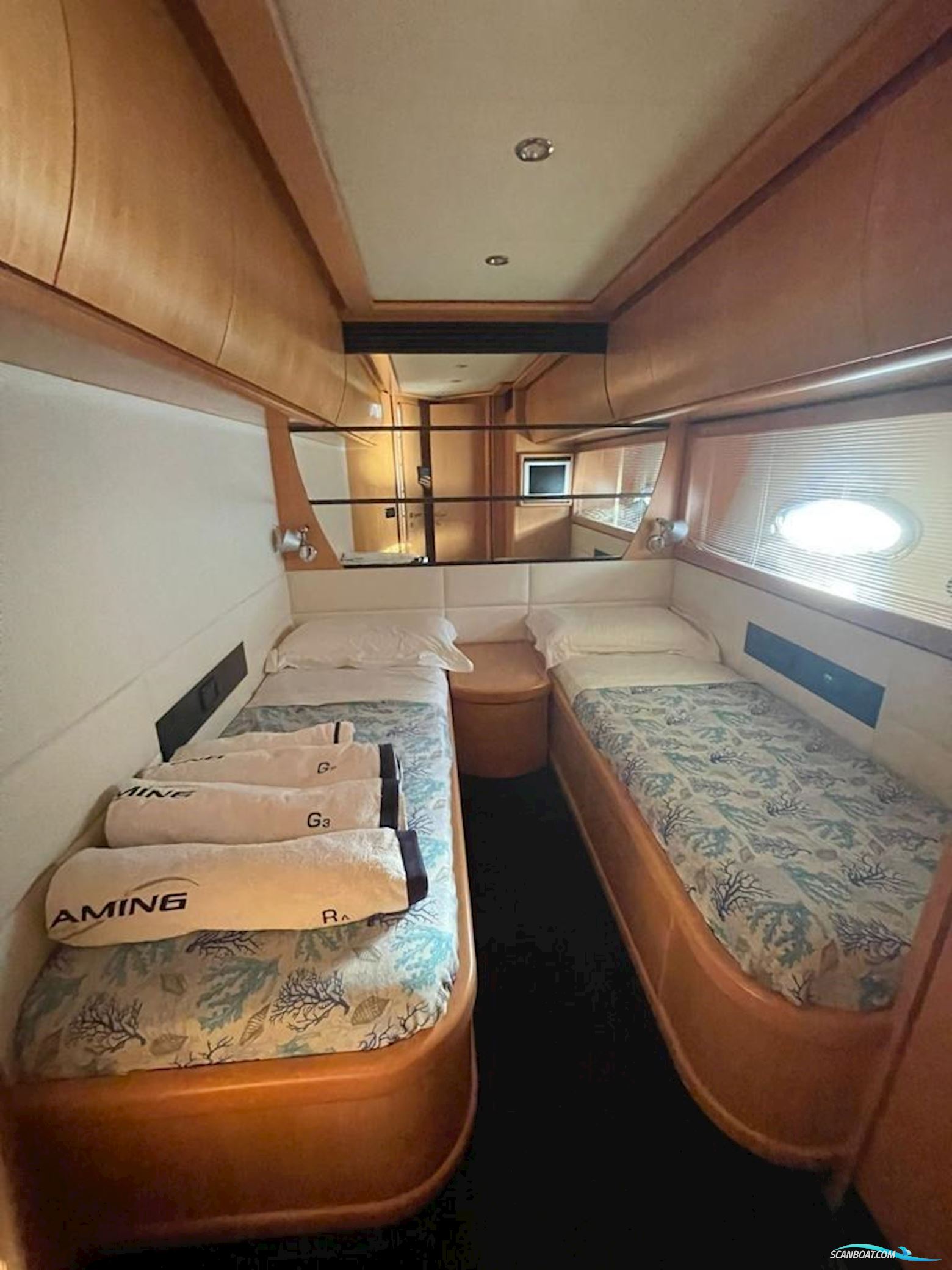 Pershing 76
