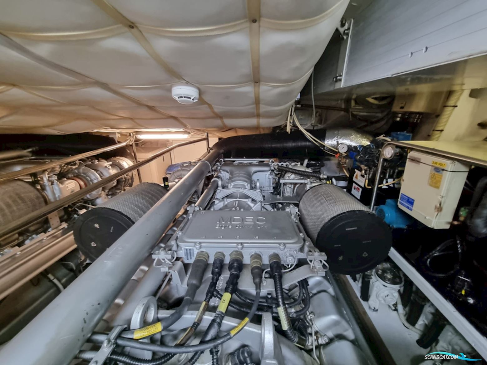Pershing 76
