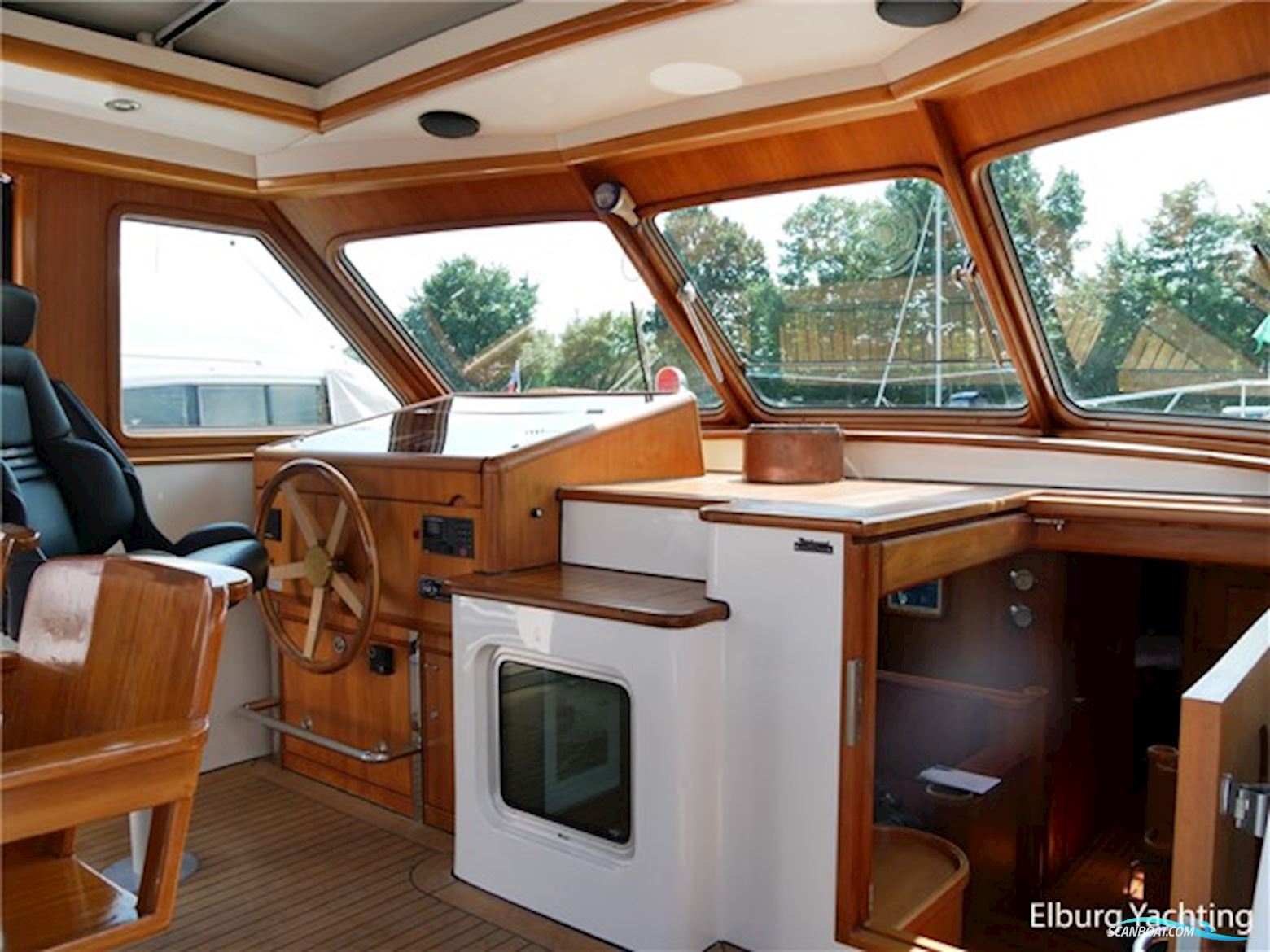 Pieter Beeldsnijder 58 - Open Pilothouse 