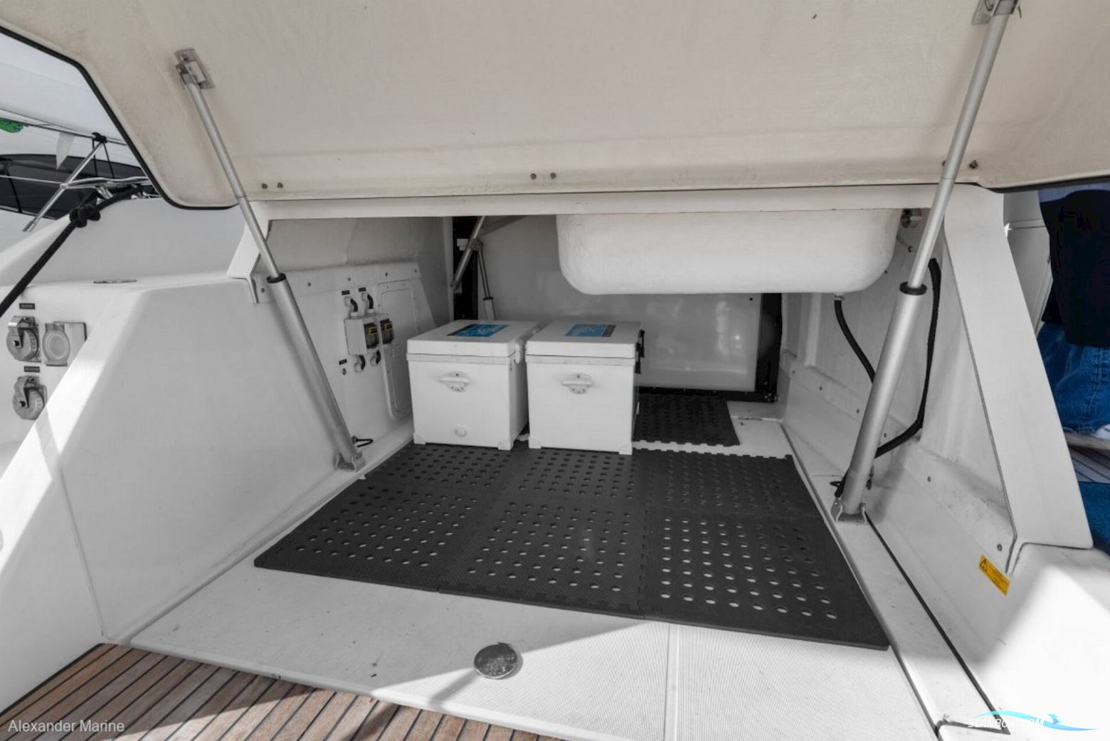 Prestige 42S - Twin Volvo Penta IPS500/Udstyr