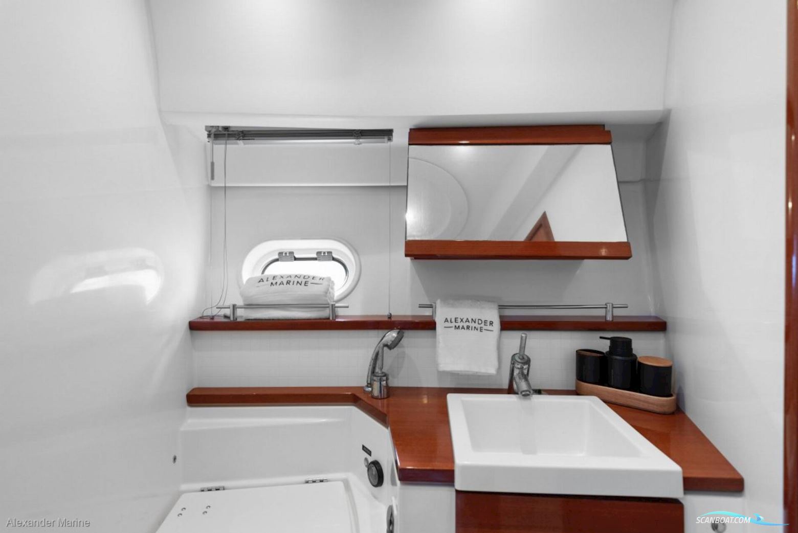 Prestige 42S - Twin Volvo Penta IPS500/Udstyr