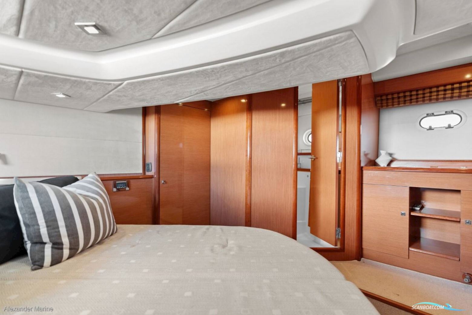 Prestige 42S - Twin Volvo Penta IPS500/Udstyr