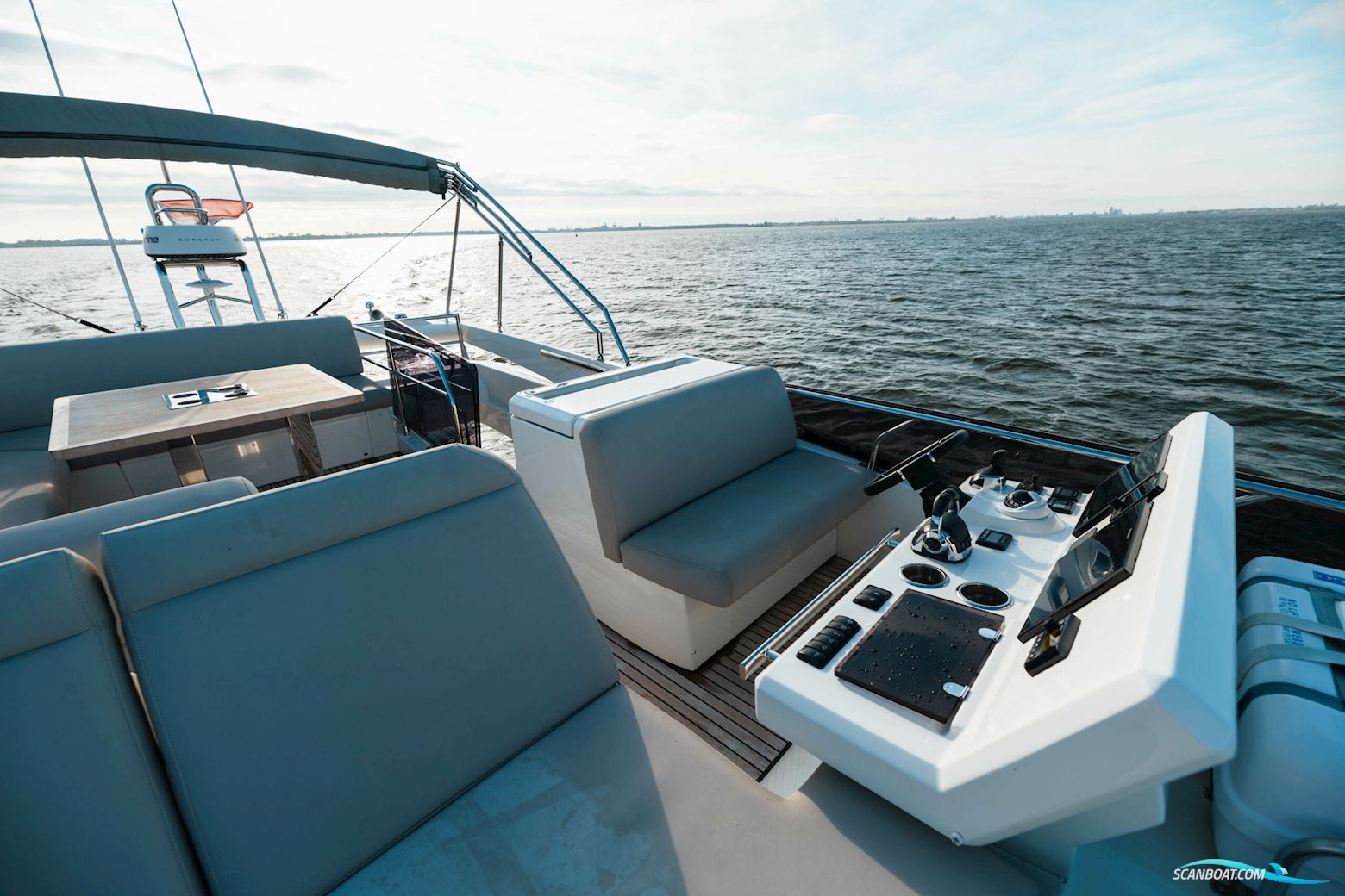 Prestige 520 flybridge