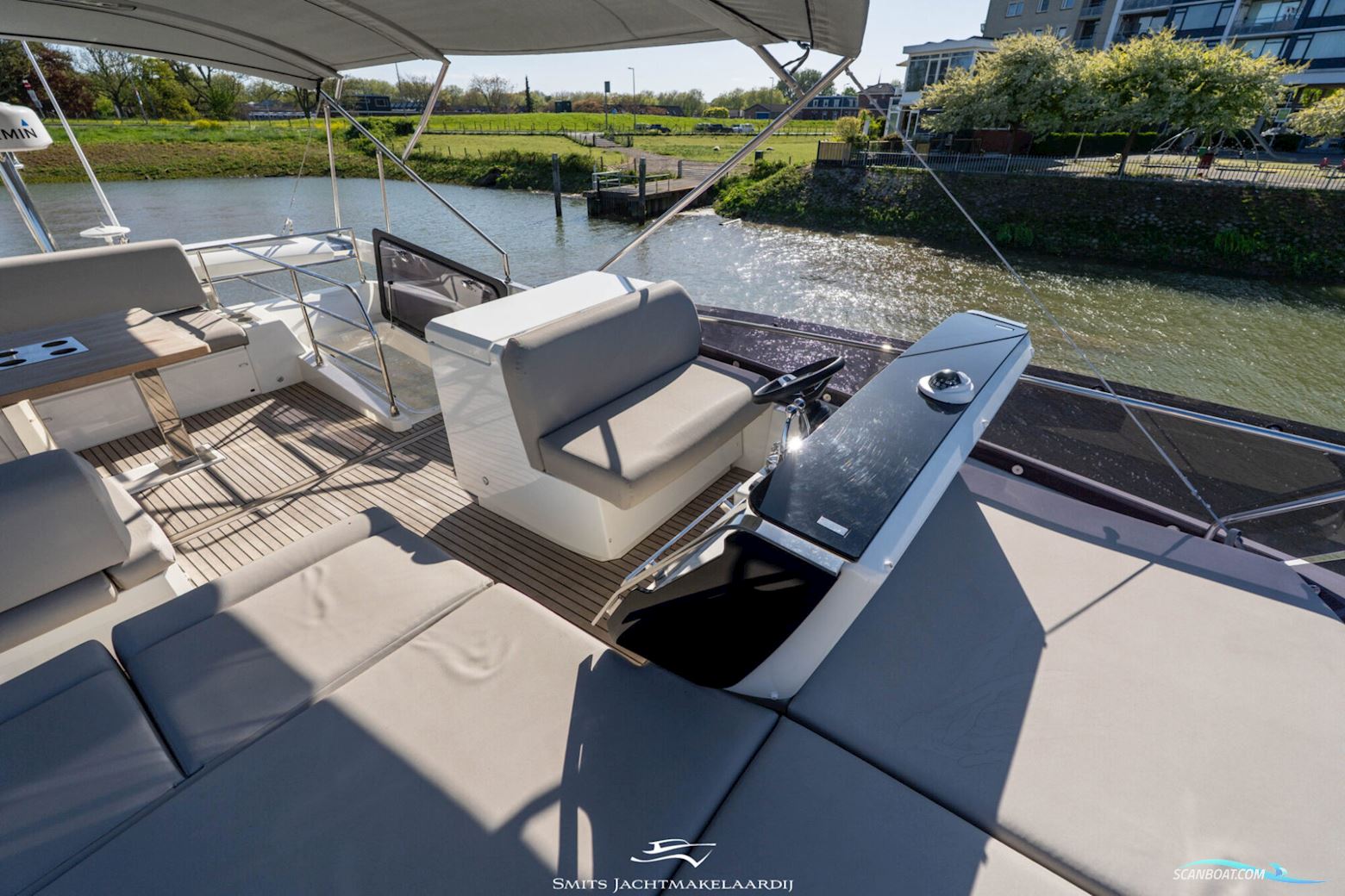 Prestige 590 Flybridge