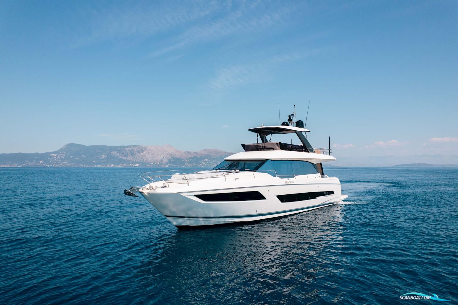 Prestige 690 flybridge