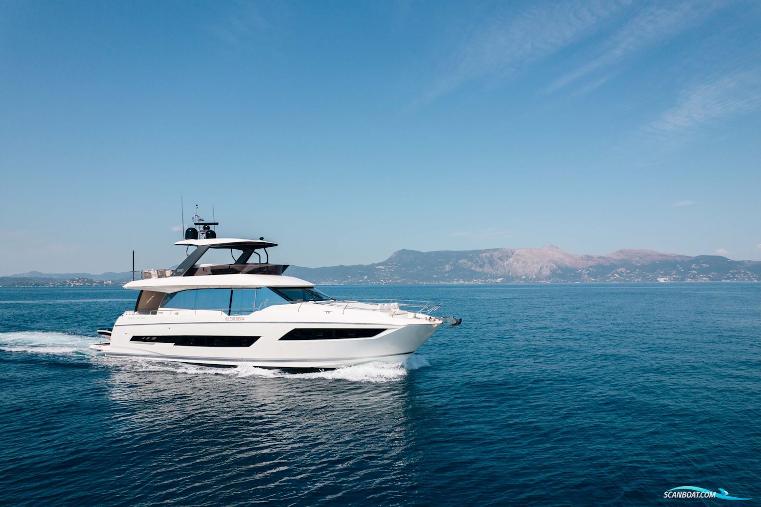 Prestige 690 flybridge