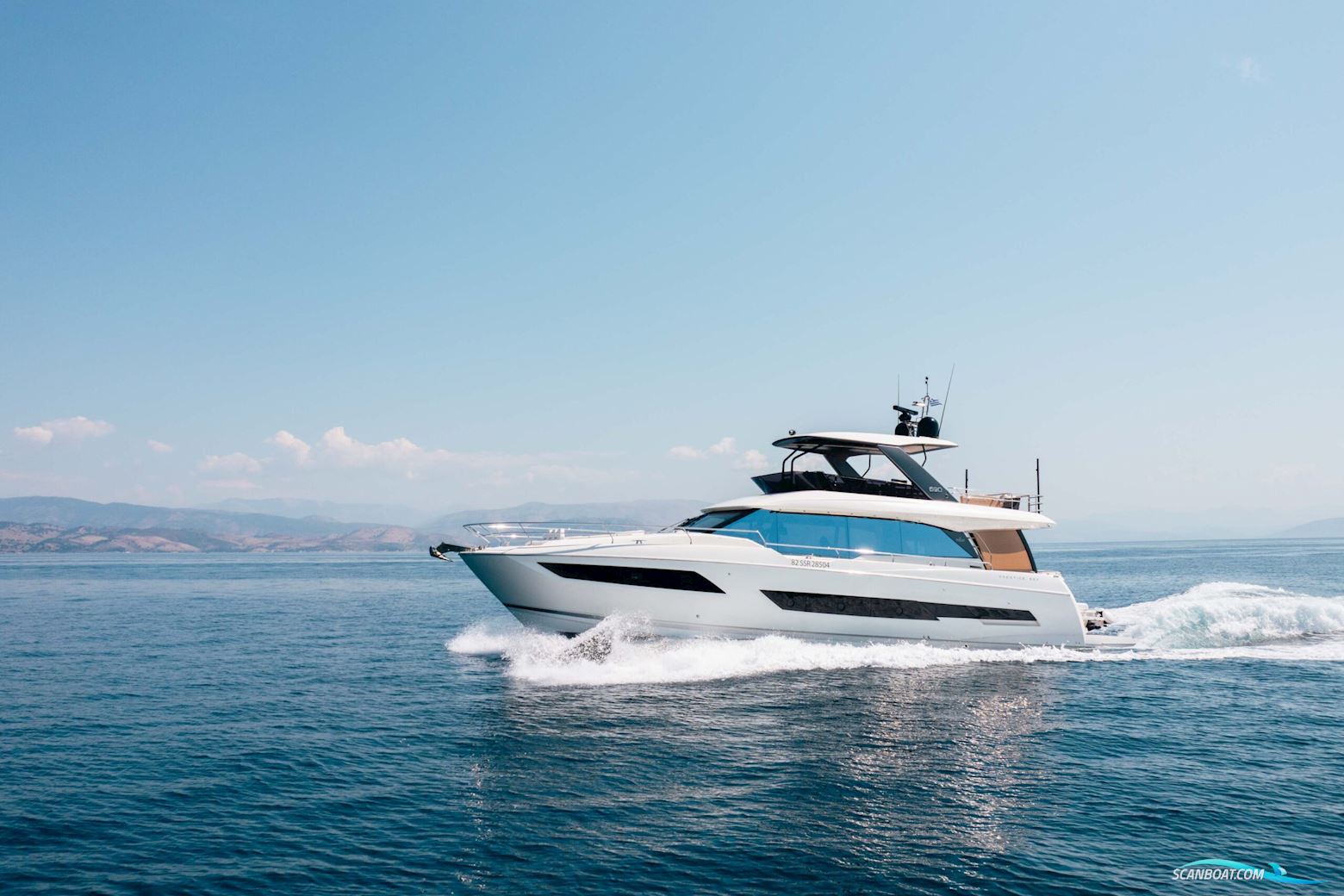 Prestige 690 flybridge