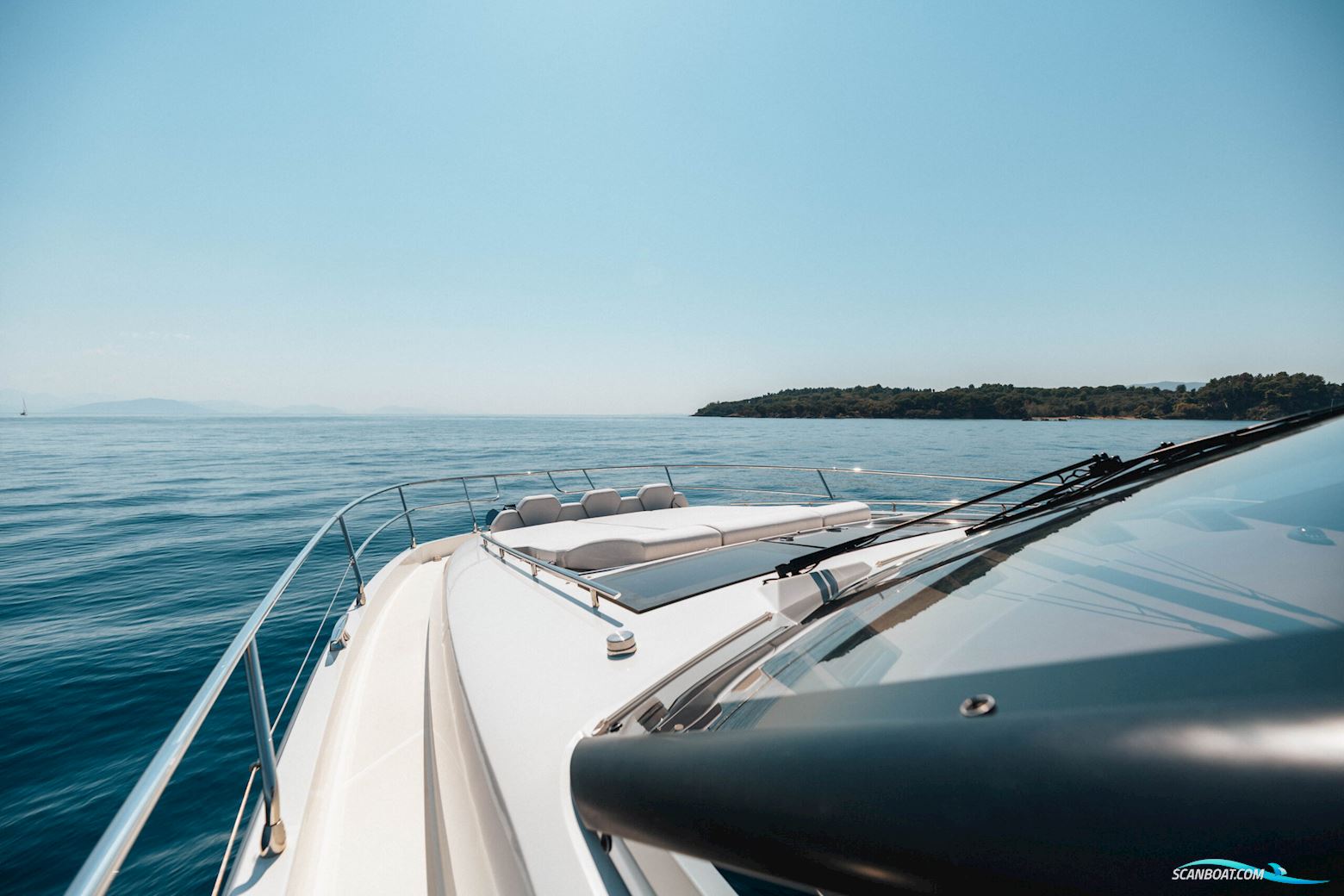 Prestige 690 flybridge