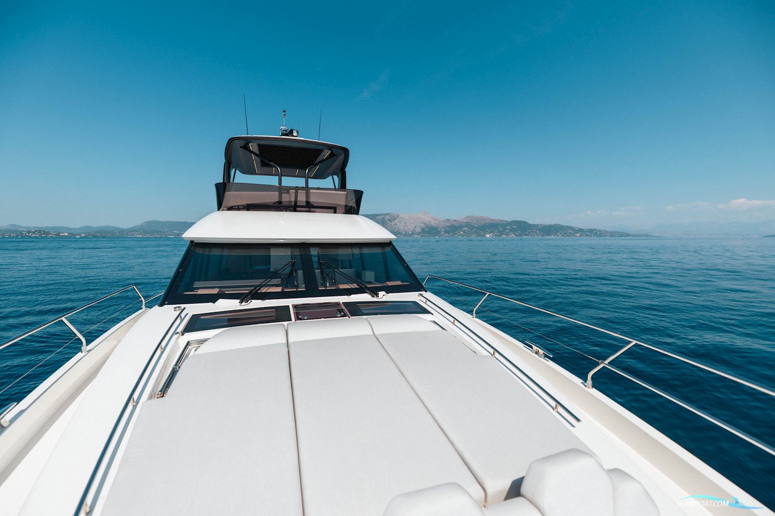 Prestige 690 flybridge