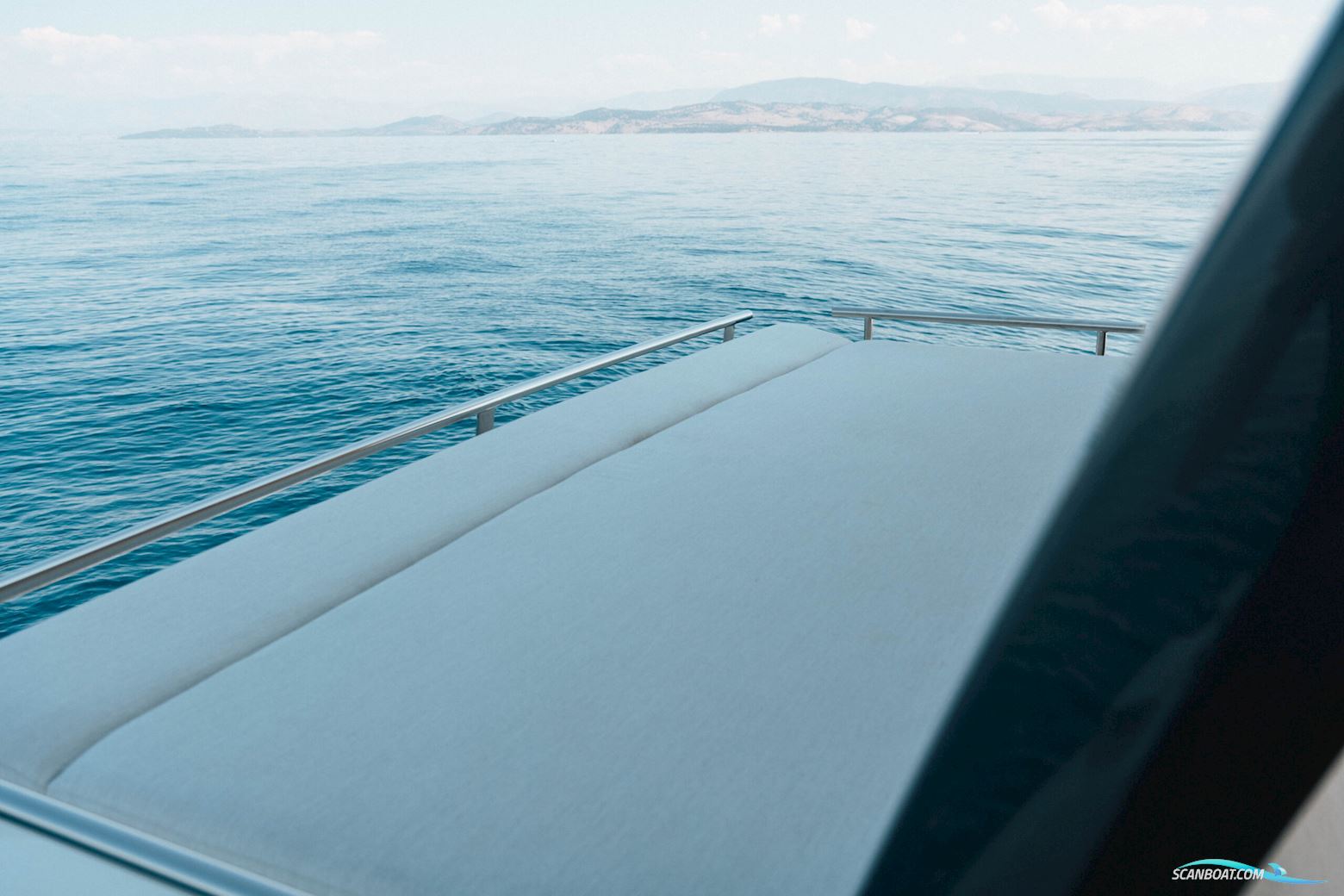 Prestige 690 flybridge