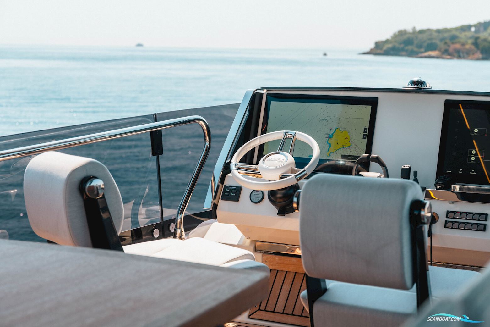 Prestige 690 flybridge