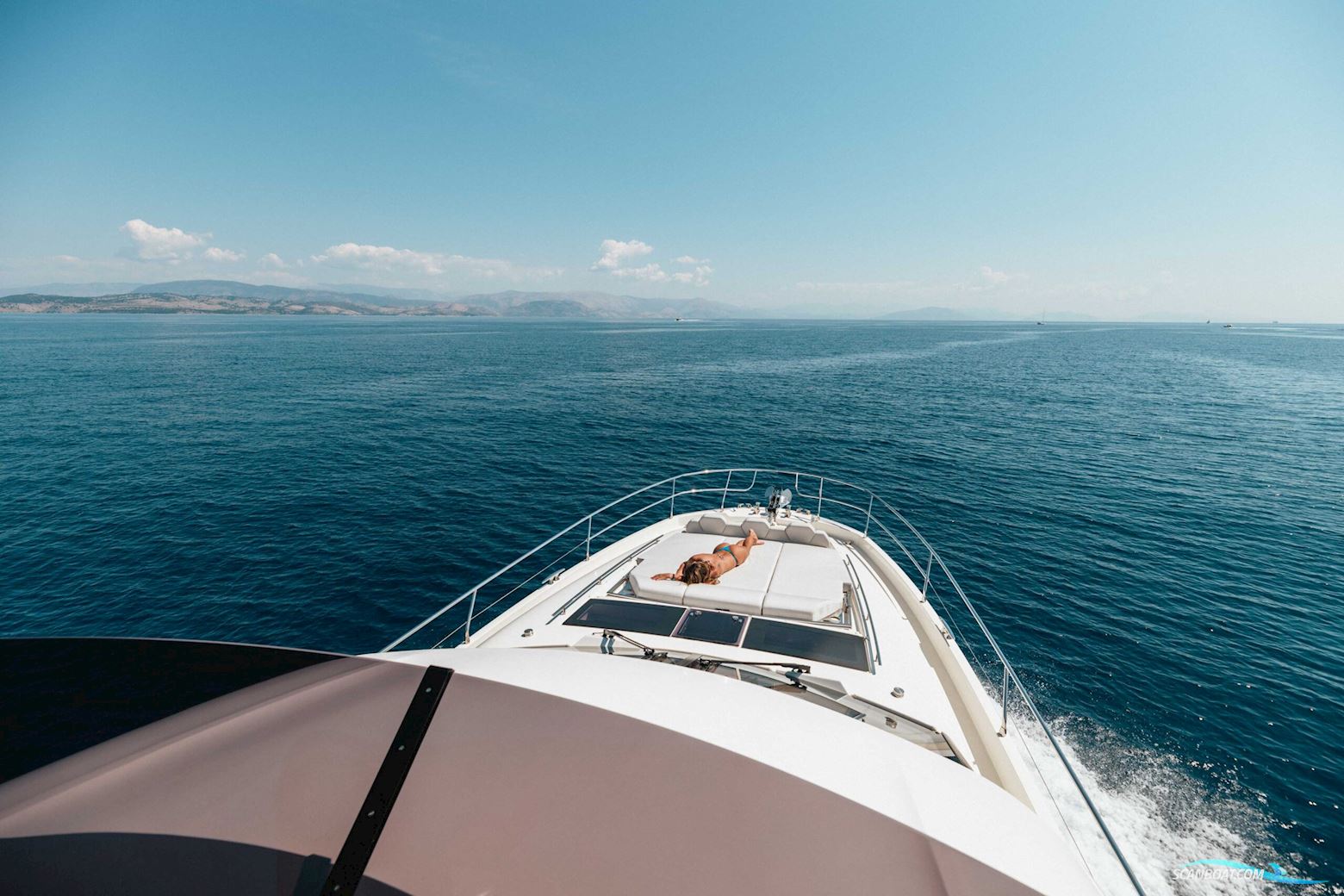 Prestige 690 flybridge