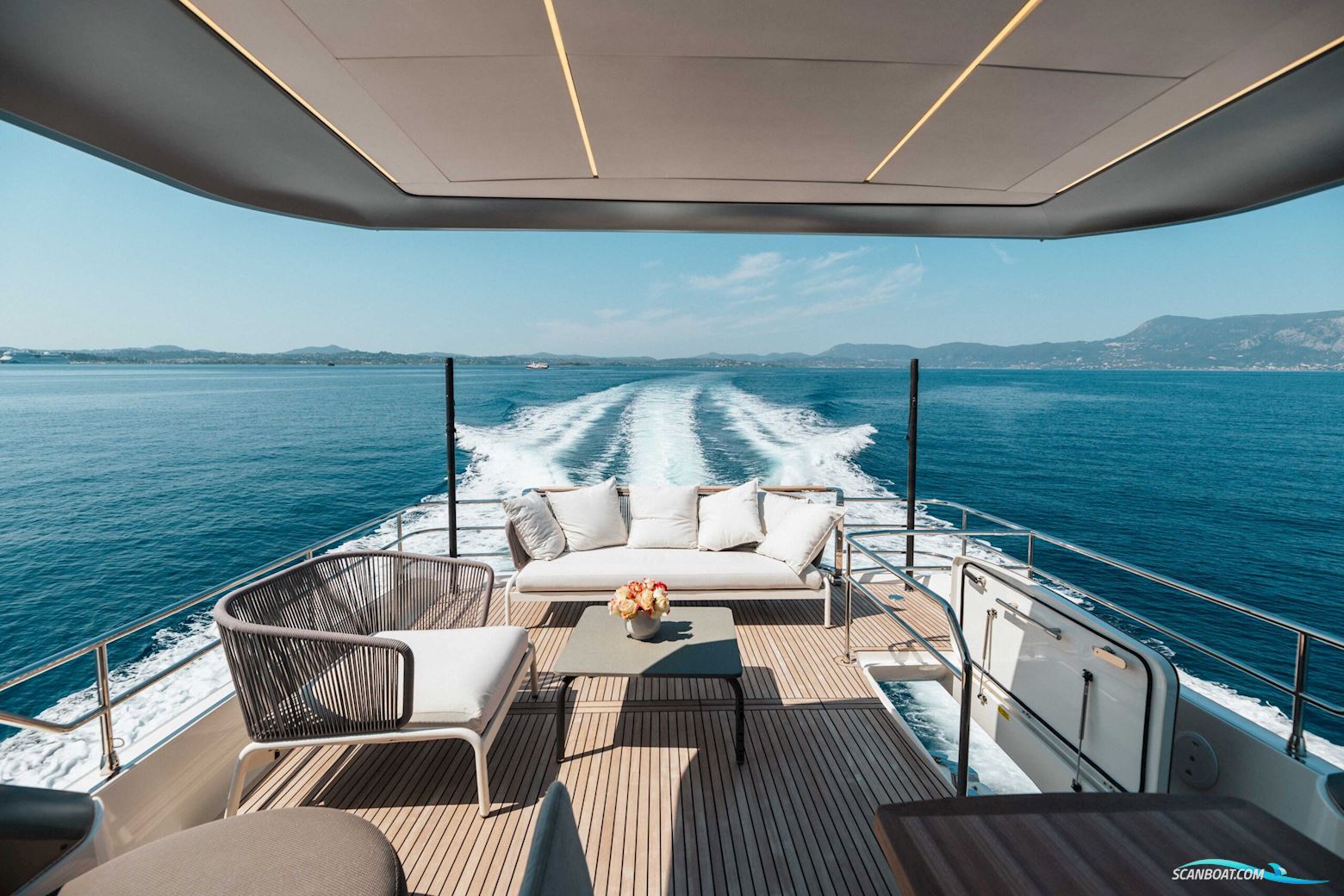 Prestige 690 flybridge