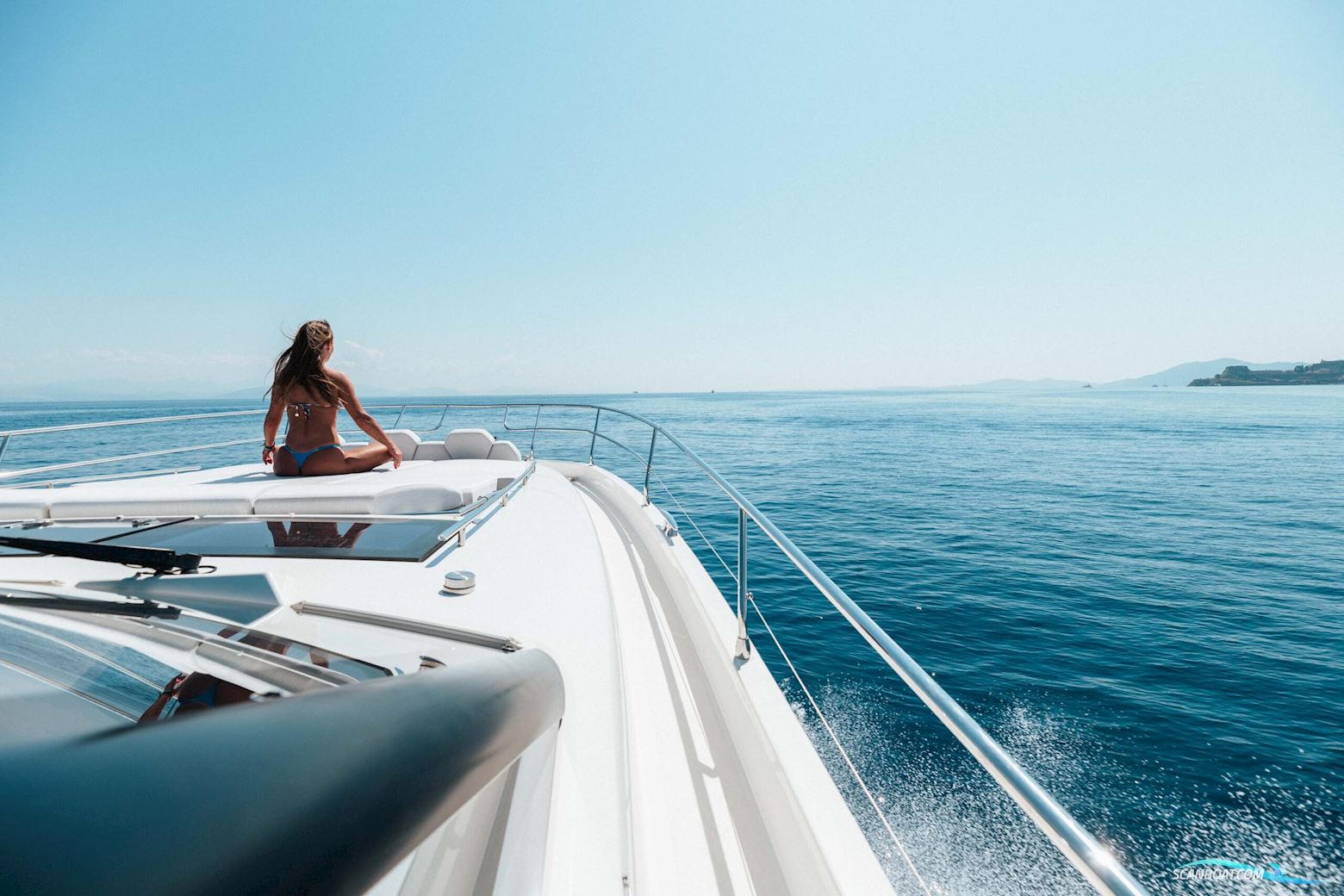 Prestige 690 flybridge