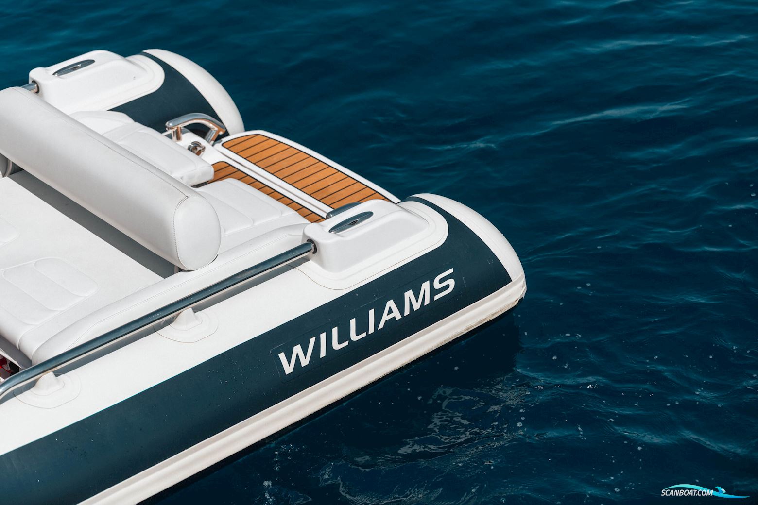 Prestige 690 flybridge