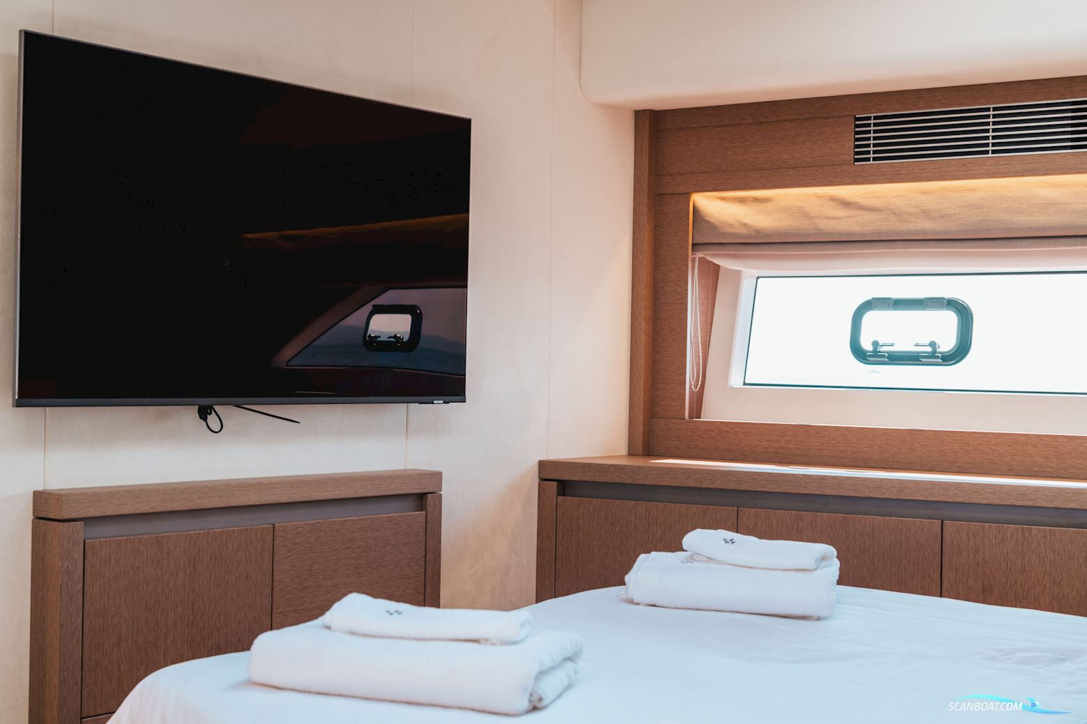 Prestige 690 flybridge