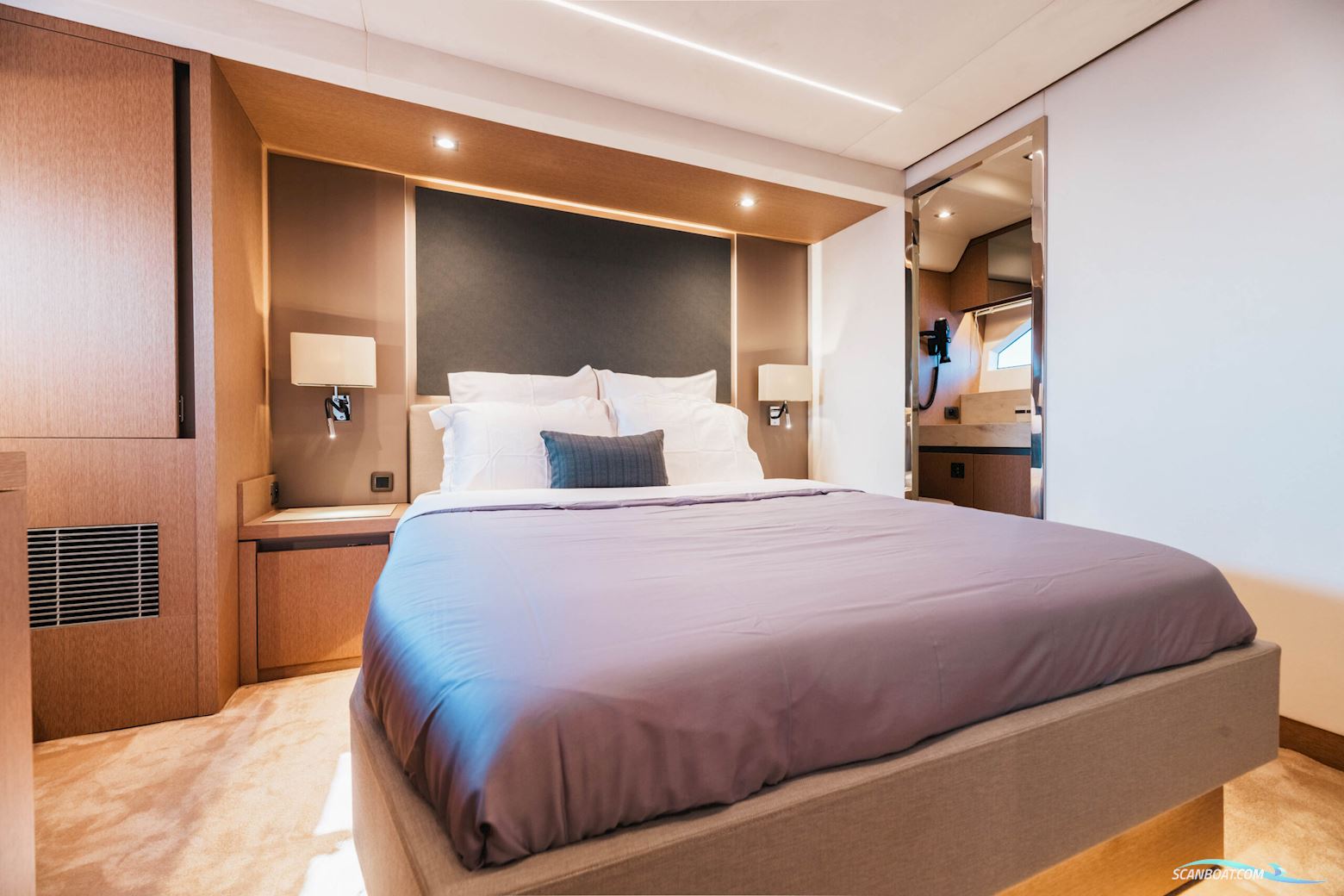 Prestige 690 flybridge