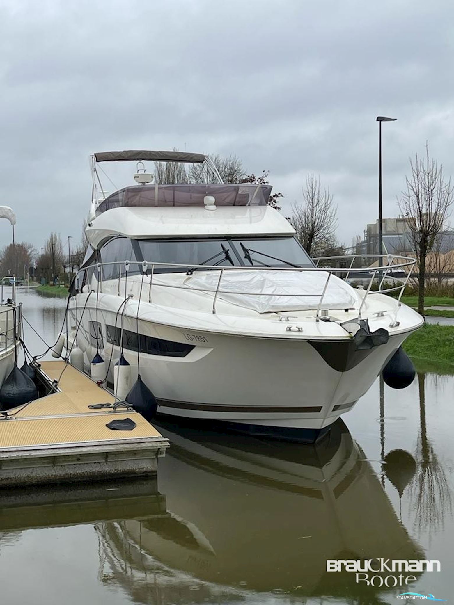 Prestige Yachts 500 Fly