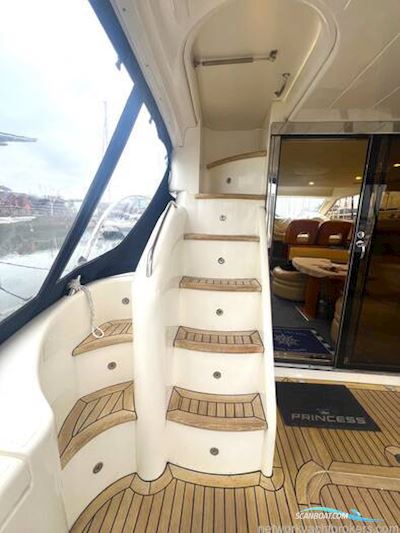 Princess 40 Motorboten 2002, met Volvo Tamd63P motor, United Kingdom
