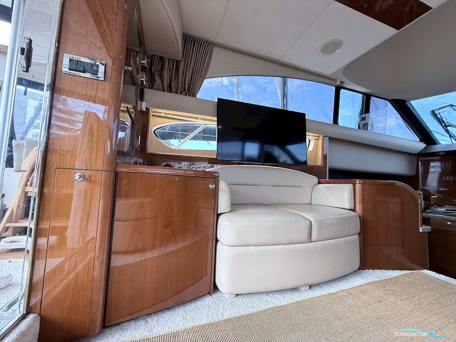 Princess 42 flybridge