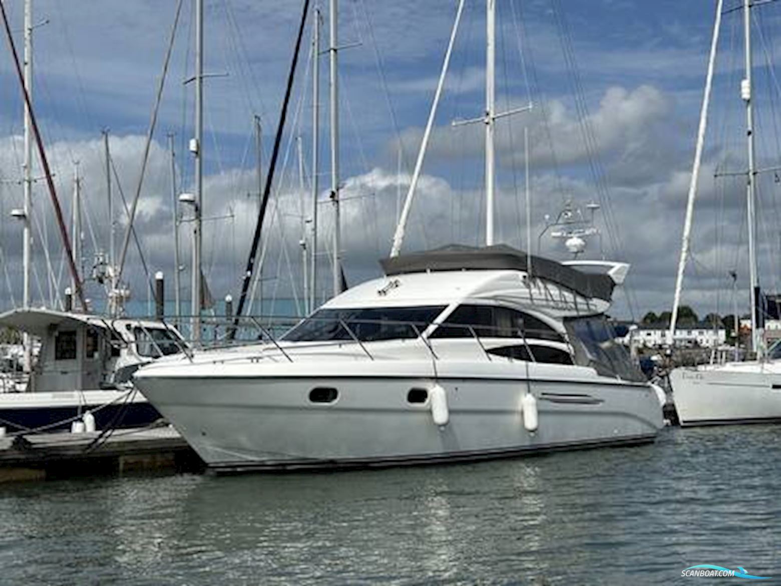 Princess 42 Motorboten 2005, met Volvo Penta Tamd74L-B motor, United Kingdom