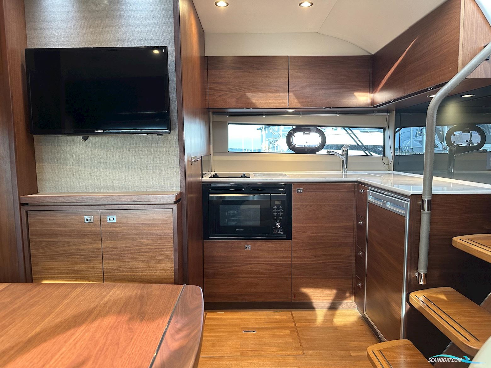 PRINCESS V40