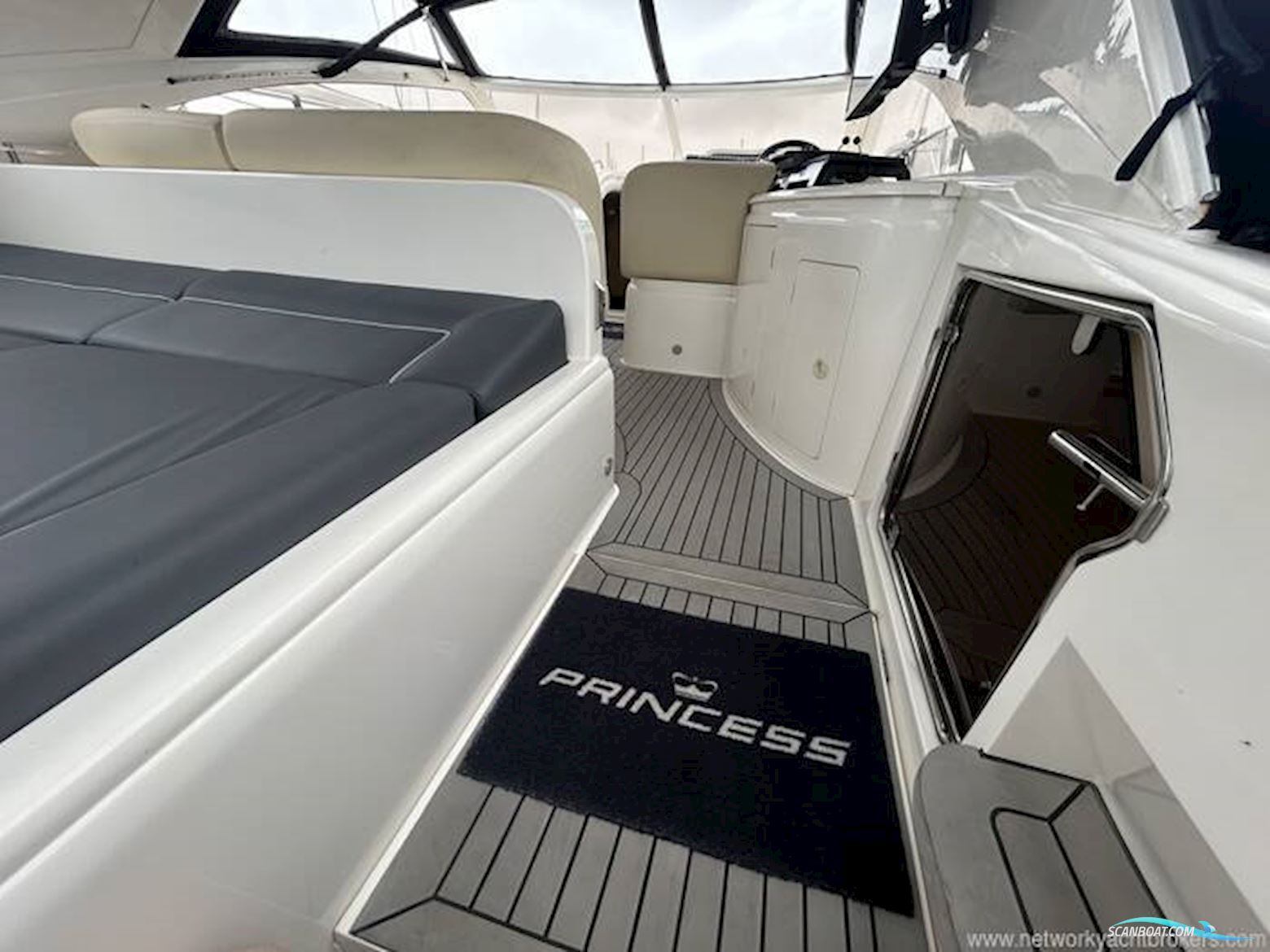 Princess V42
