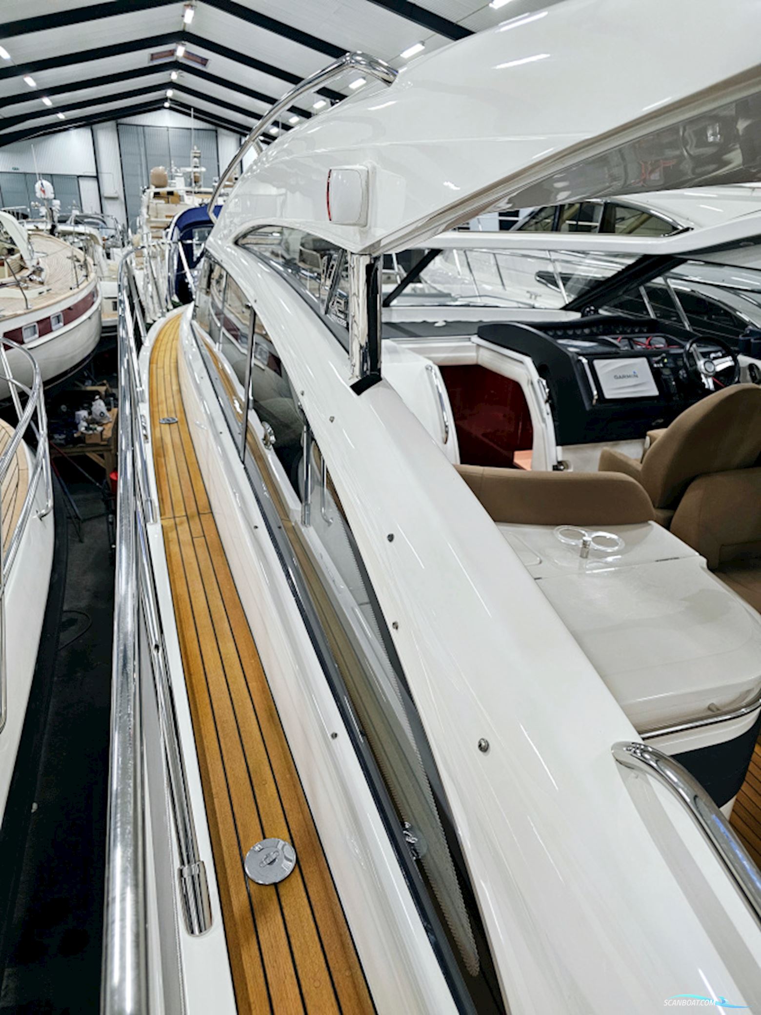 Princess V42 Volvo Penta D6-370 Joystick control