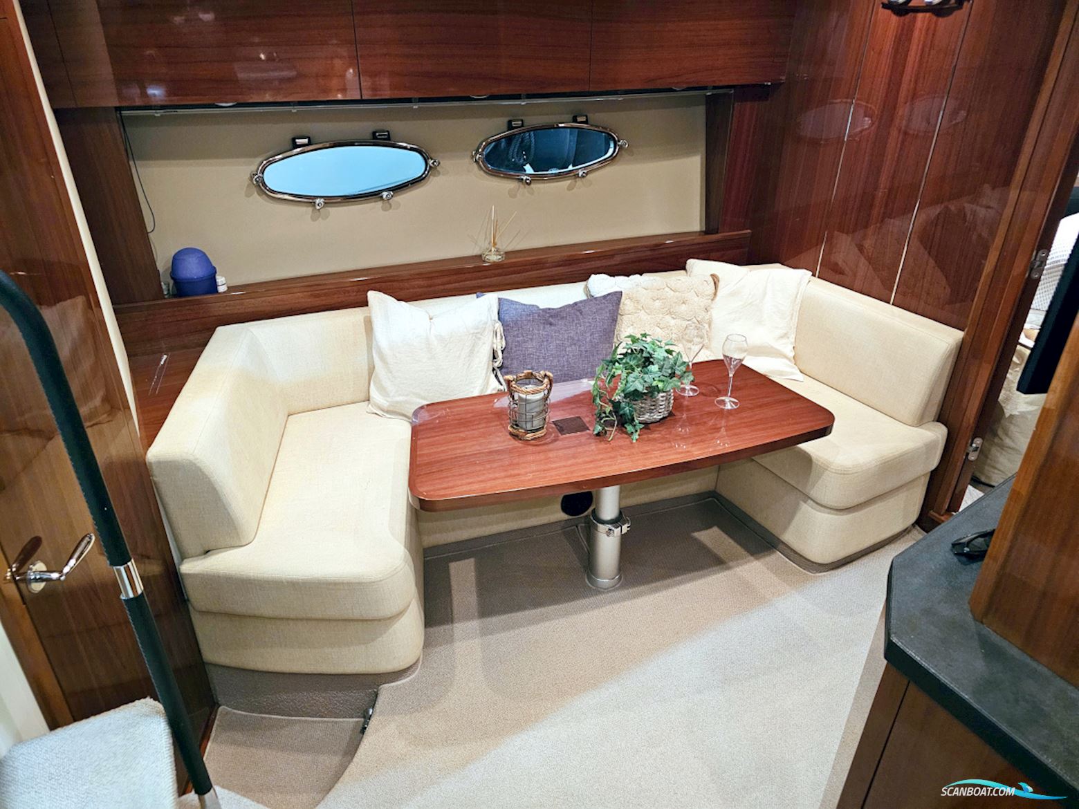 Princess V42 Volvo Penta D6-370 Joystick control