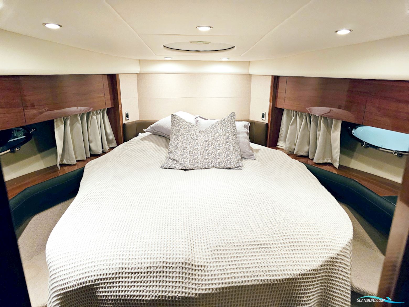 Princess V42 Volvo Penta D6-370 Joystick control