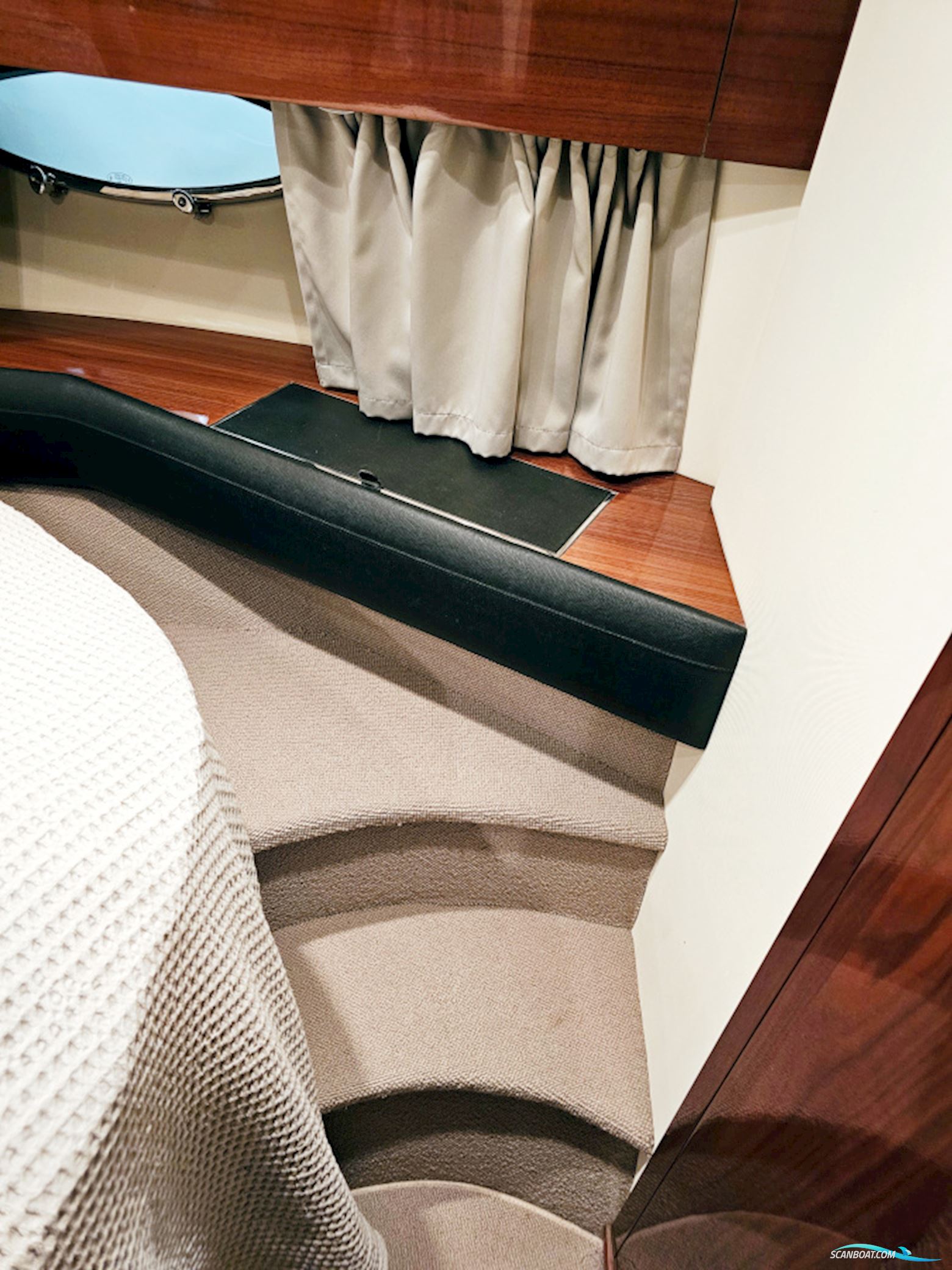 Princess V42 Volvo Penta D6-370 Joystick control