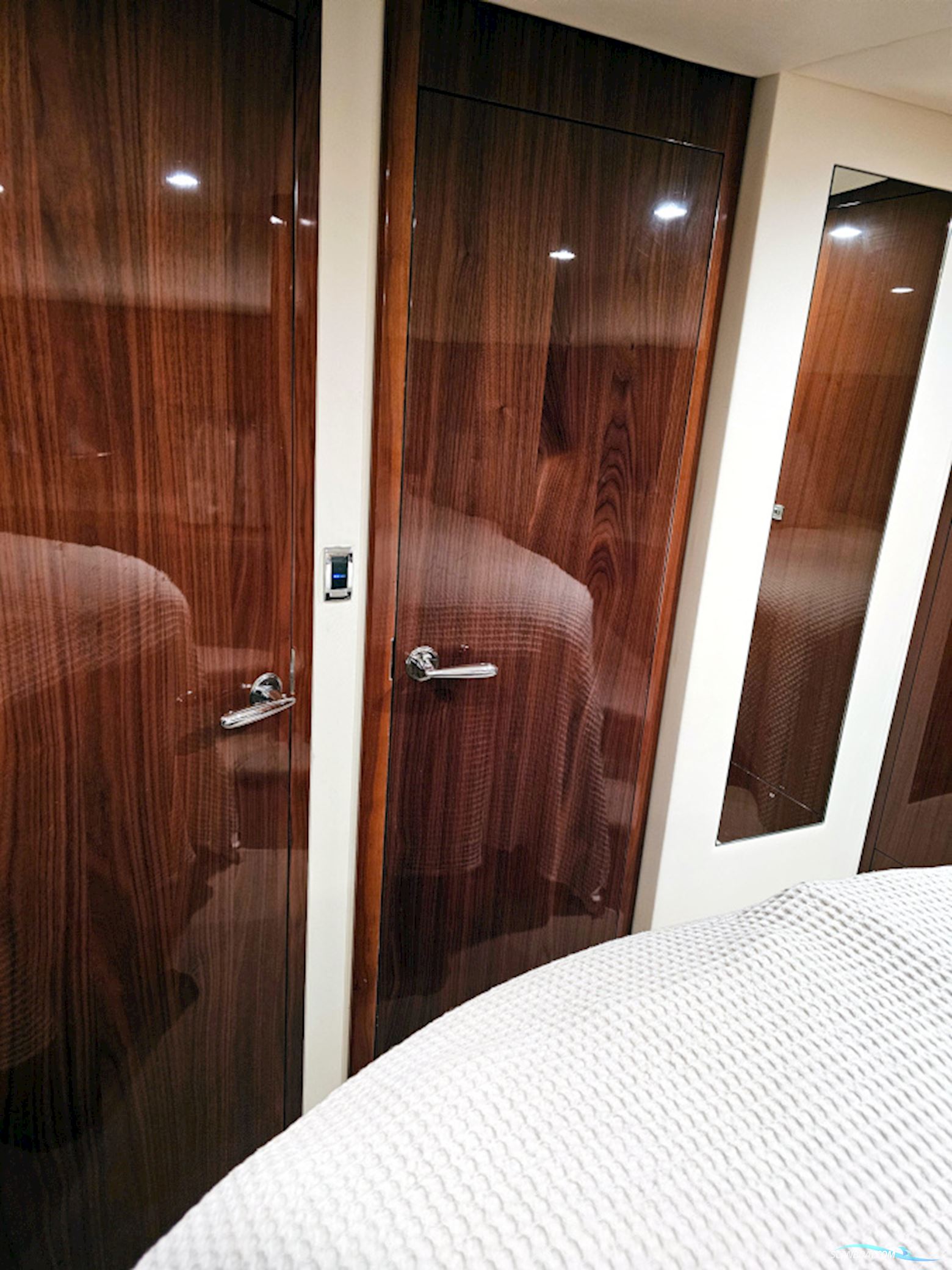 Princess V42 Volvo Penta D6-370 Joystick control