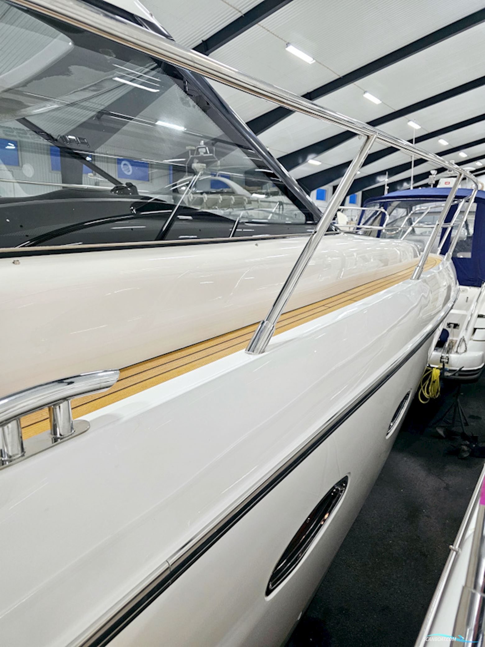 Princess V42 Volvo Penta D6-370 Joystick Control