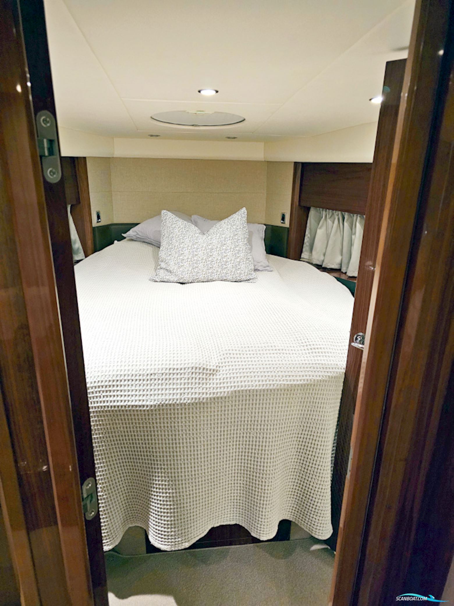 Princess V42 Volvo Penta D6-370 Joystick Control